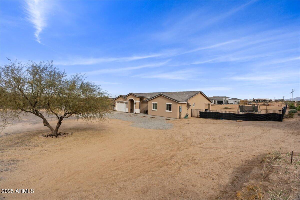 12121 S 214th Avenue Property Photo 9