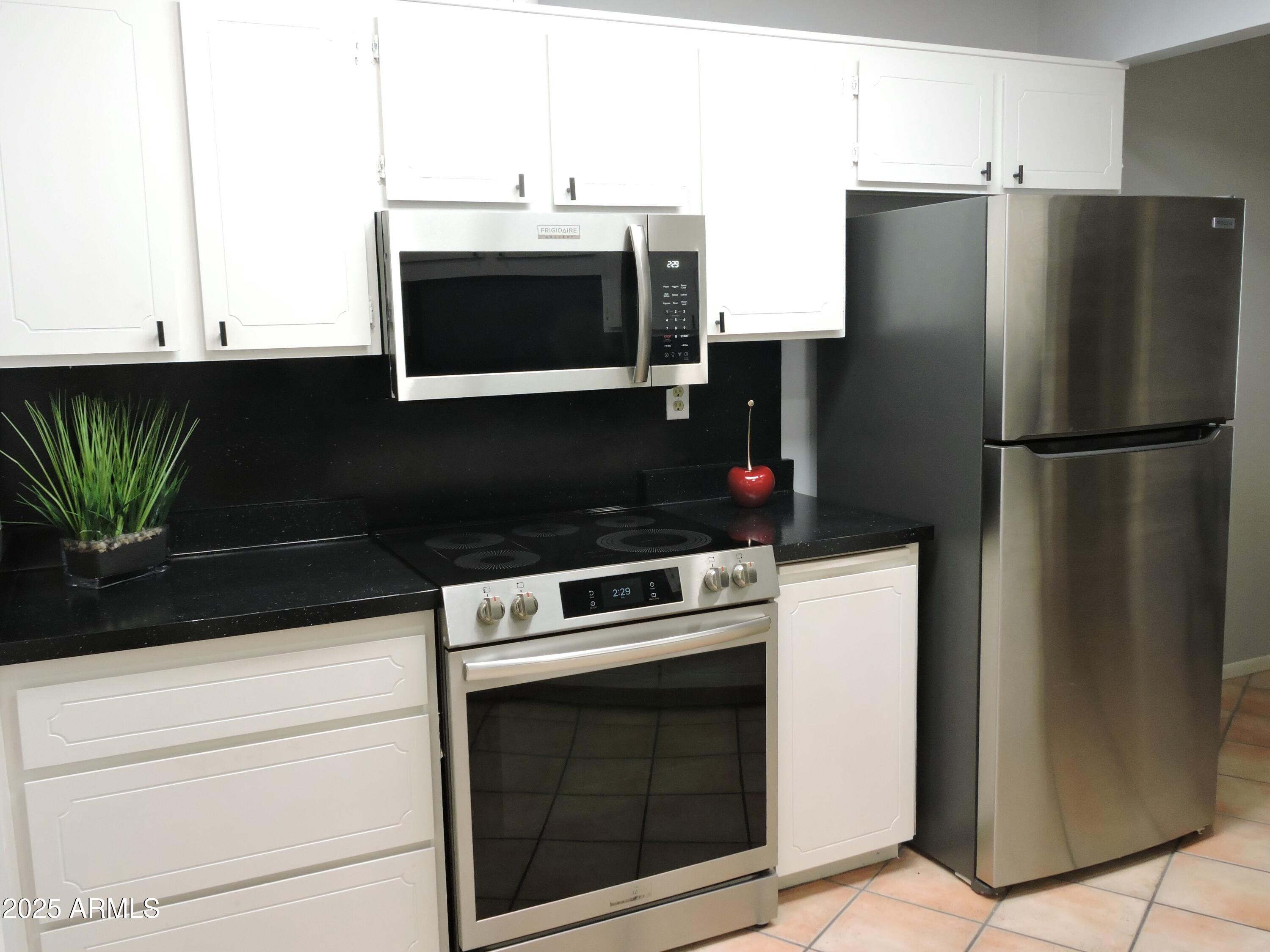 10901 W Topaz Drive Property Photo 7