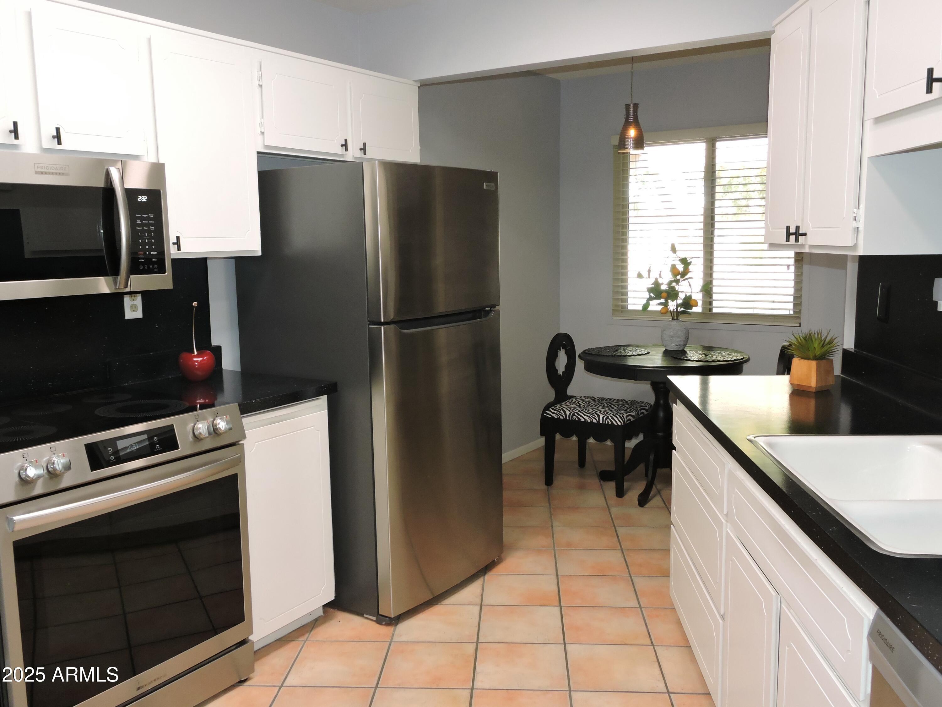10901 W Topaz Drive Property Photo 8