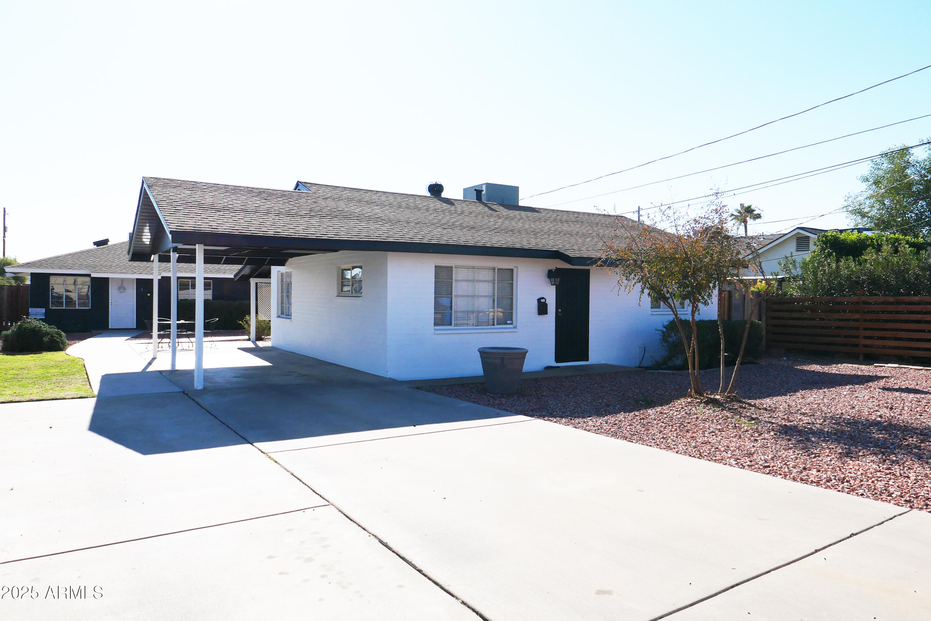 735 W Coolidge Street Property Photo 2