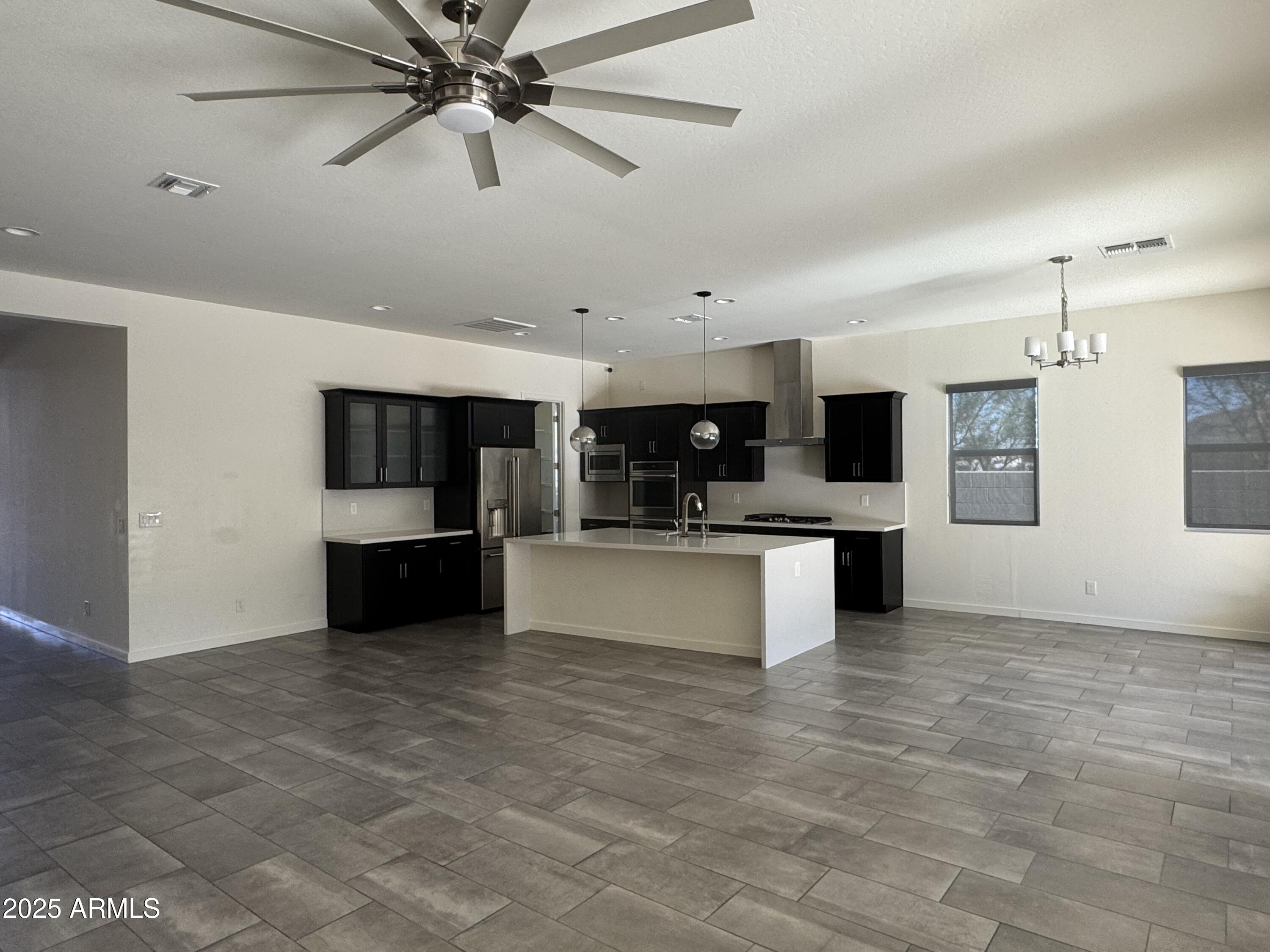 1141 E La Mirada Drive Property Photo 2