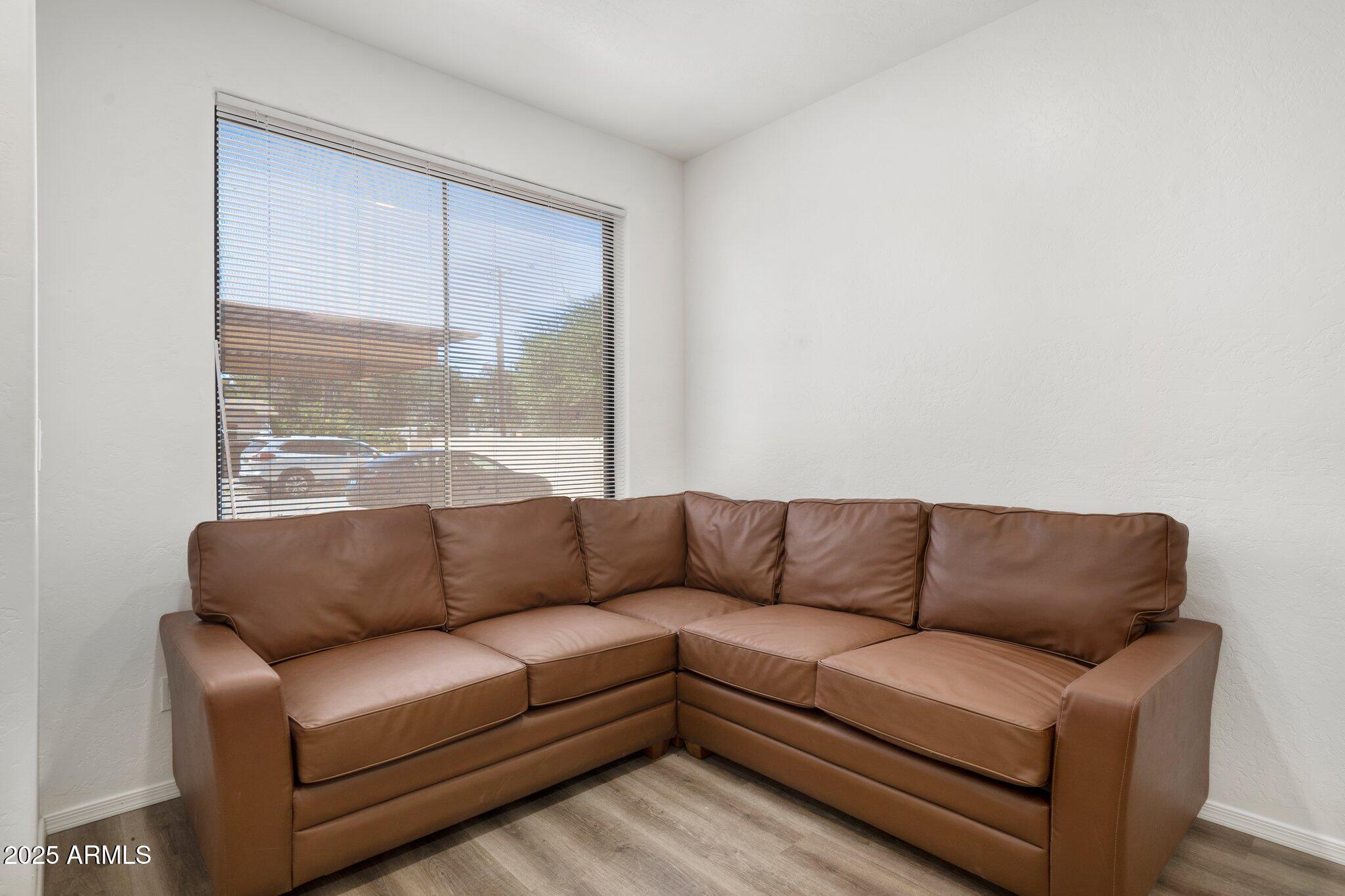 515 E 6th Street Property Photo 2