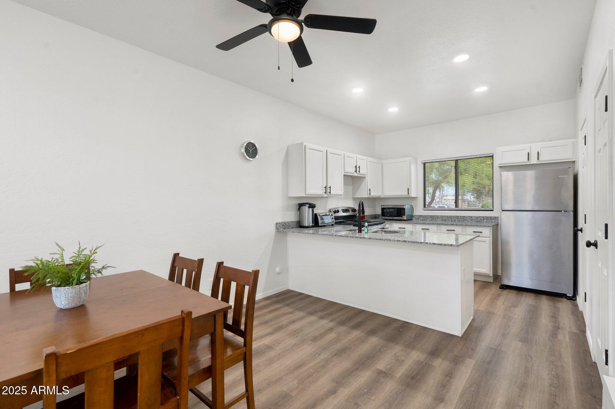 515 E 6th Street Property Photo 4