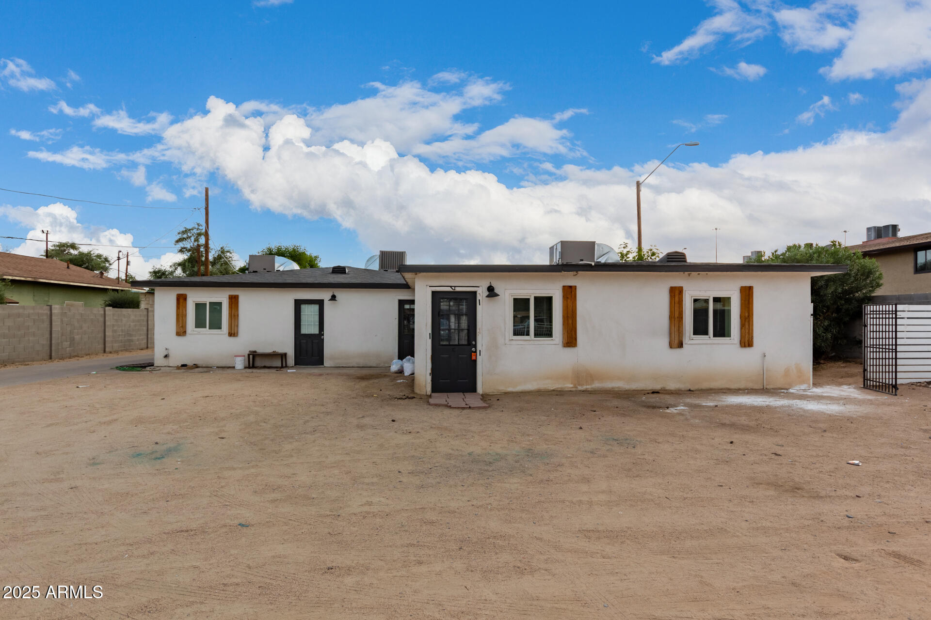 2421 W Glenrosa Avenue Property Photo