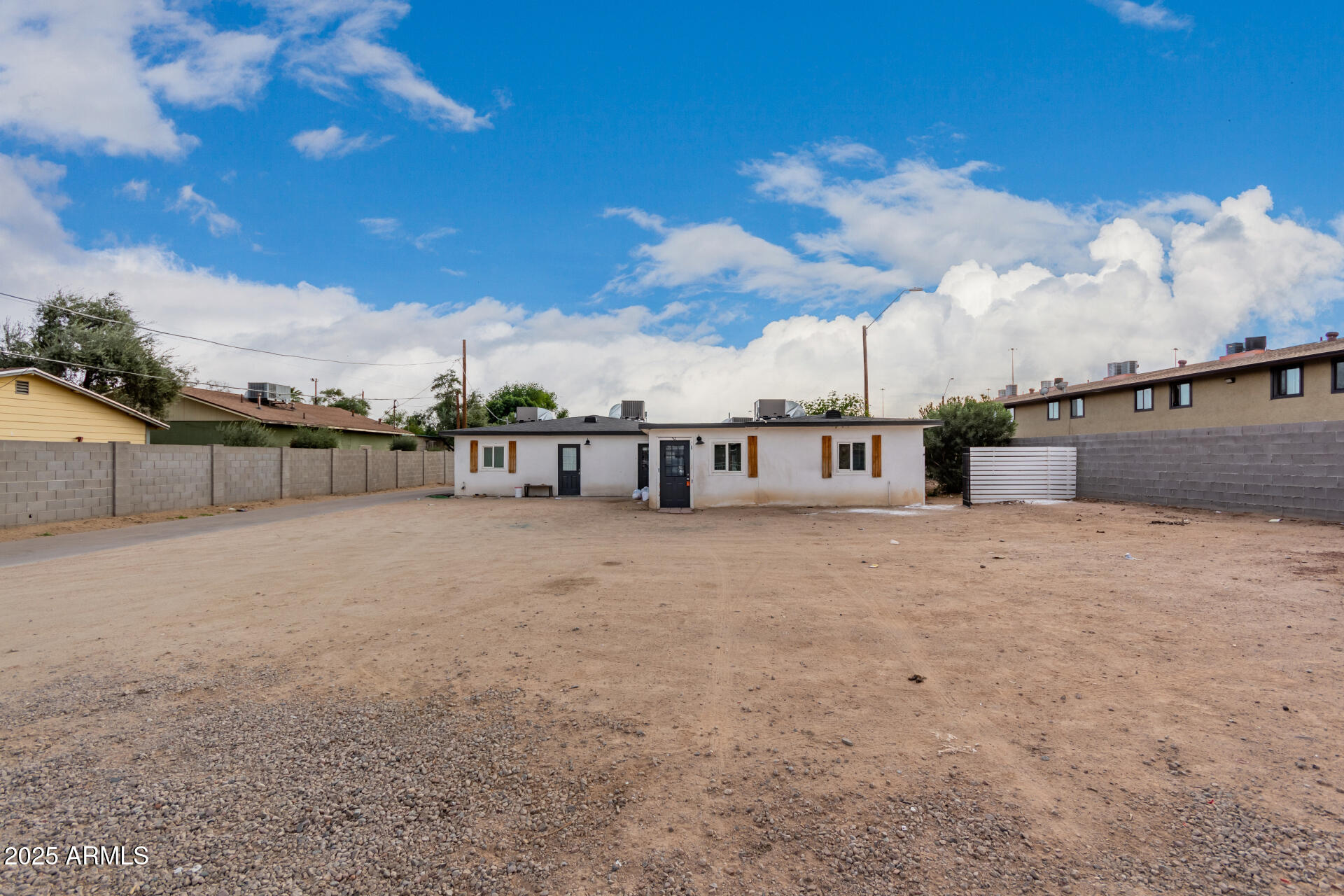 2421 W Glenrosa Avenue Property Photo 2