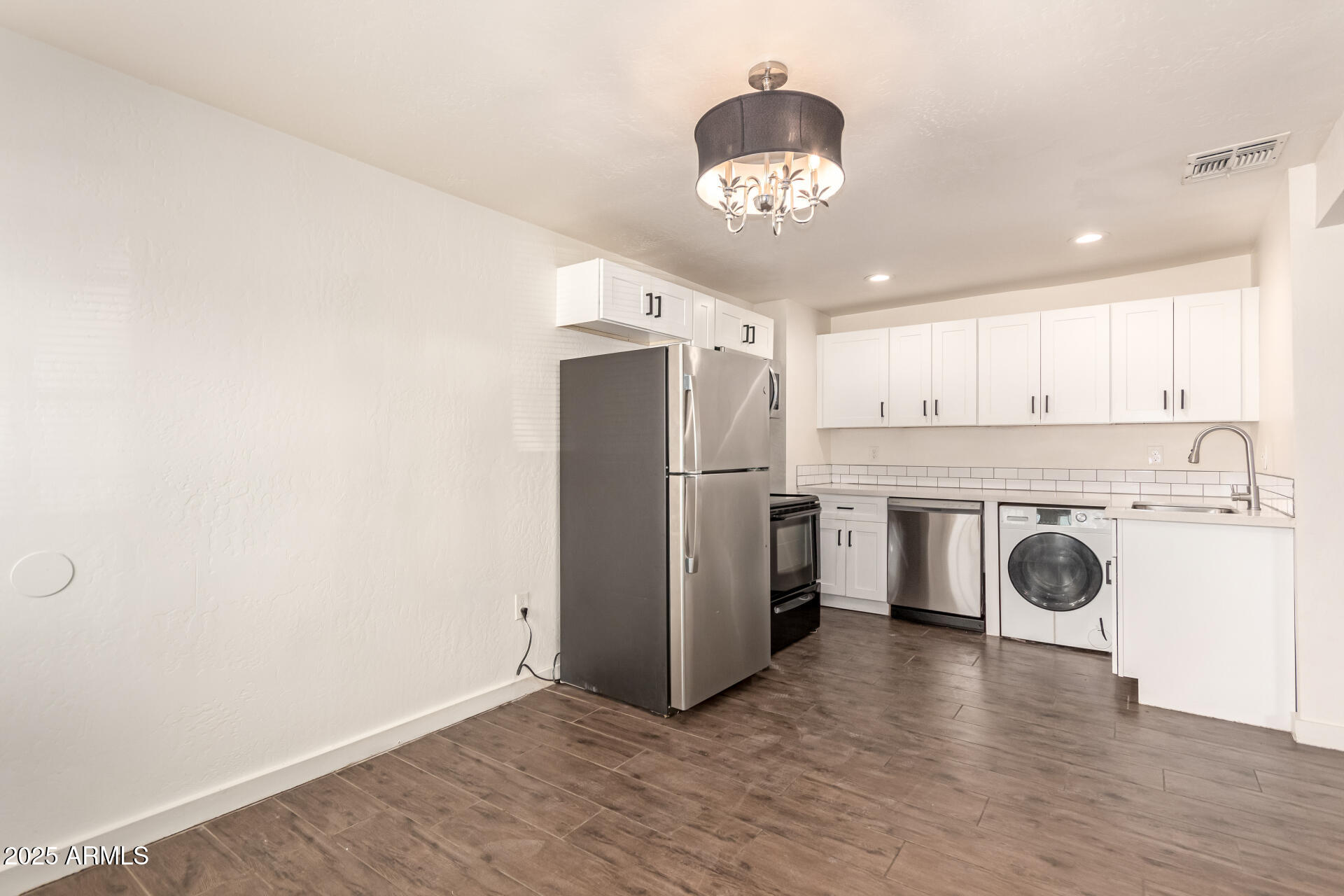 2421 W Glenrosa Avenue Property Photo 4