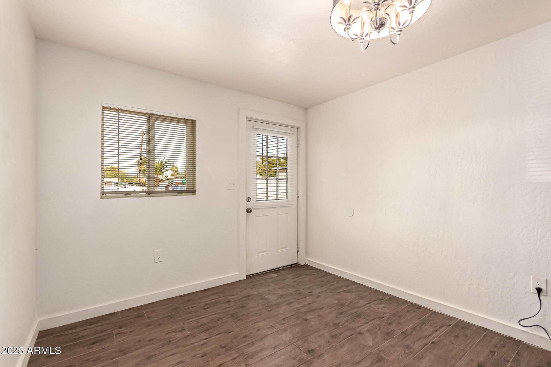 2421 W Glenrosa Avenue Property Photo 6