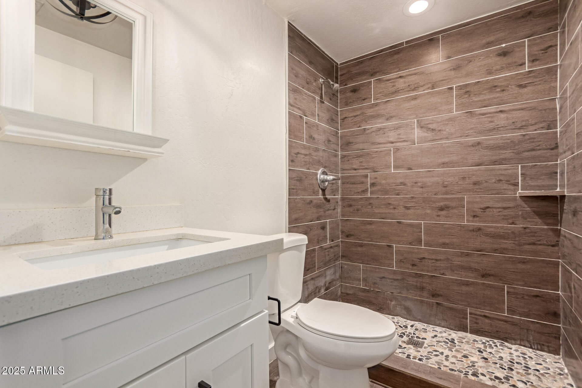 2421 W Glenrosa Avenue Property Photo 8
