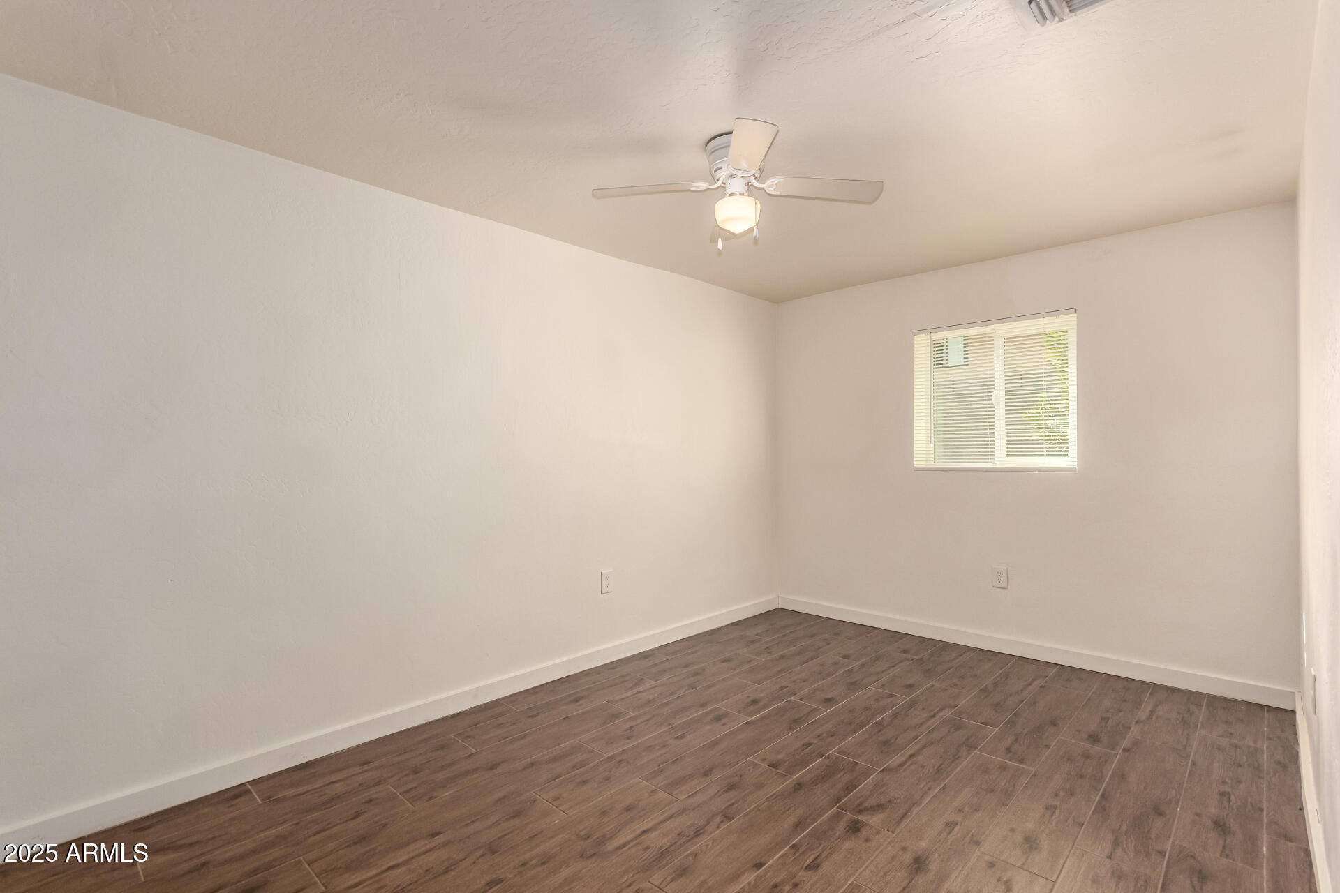 2421 W Glenrosa Avenue Property Photo 11