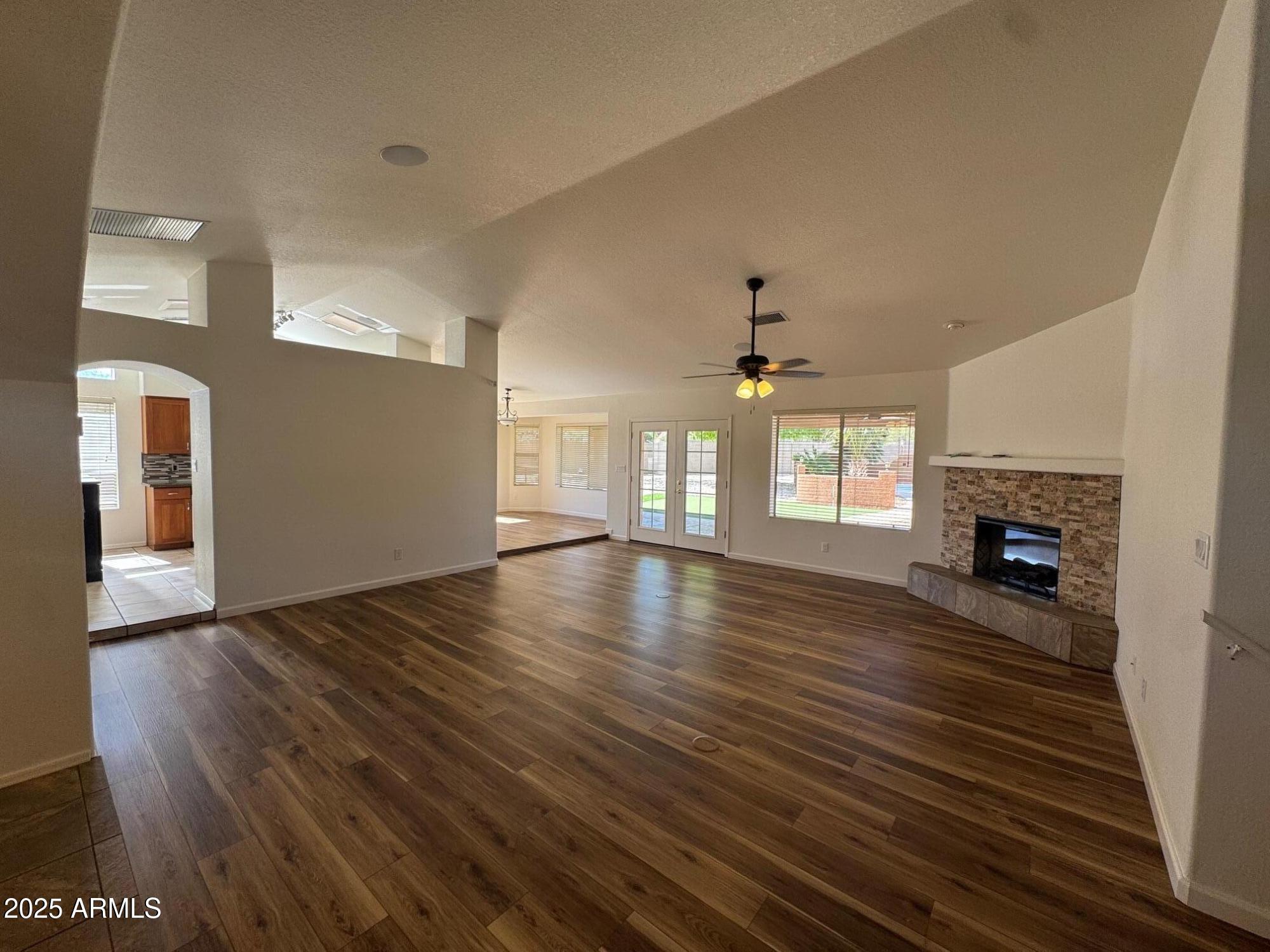 2720 E Eagle Rock Drive Property Photo 9