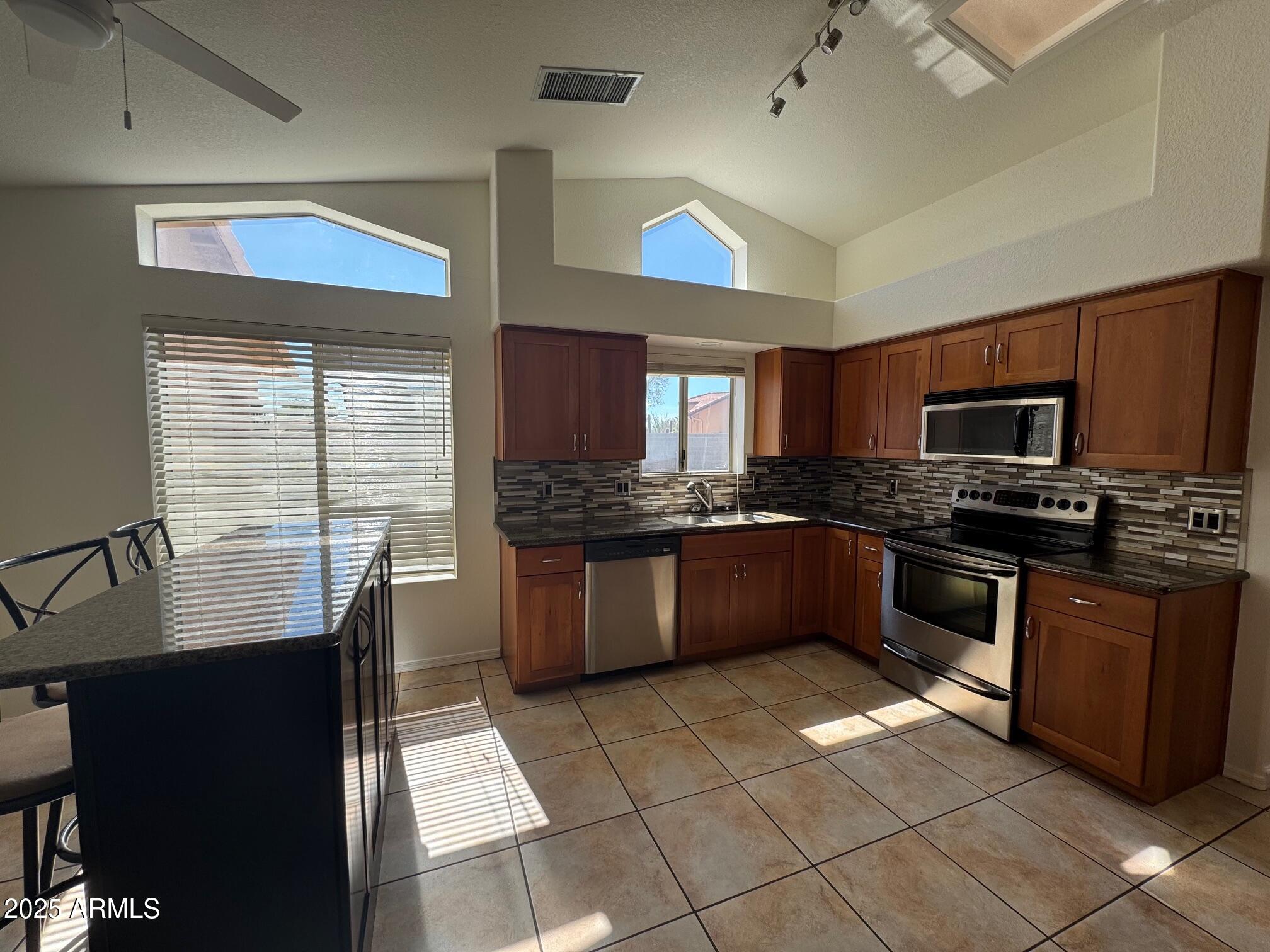 2720 E Eagle Rock Drive Property Photo 12