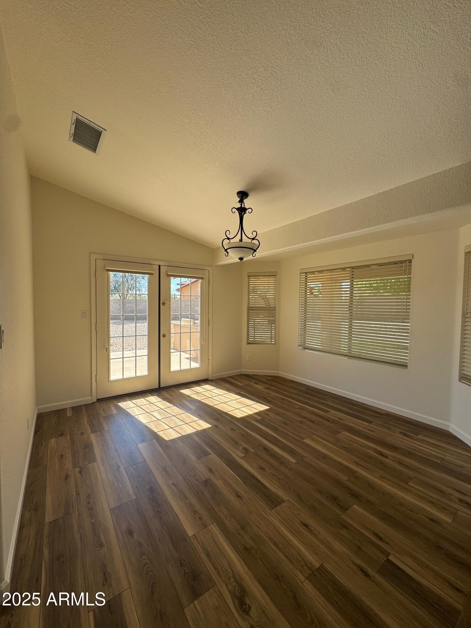 2720 E Eagle Rock Drive Property Photo 16