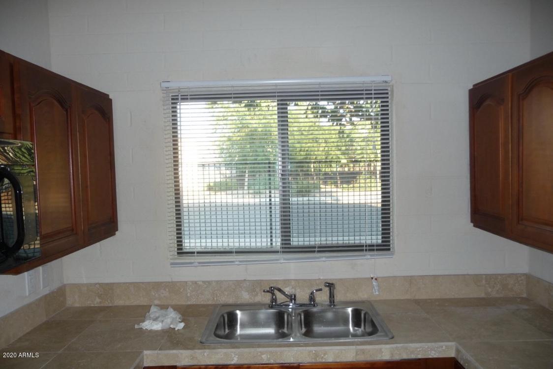 7106 N 68th Avenue Property Photo 4