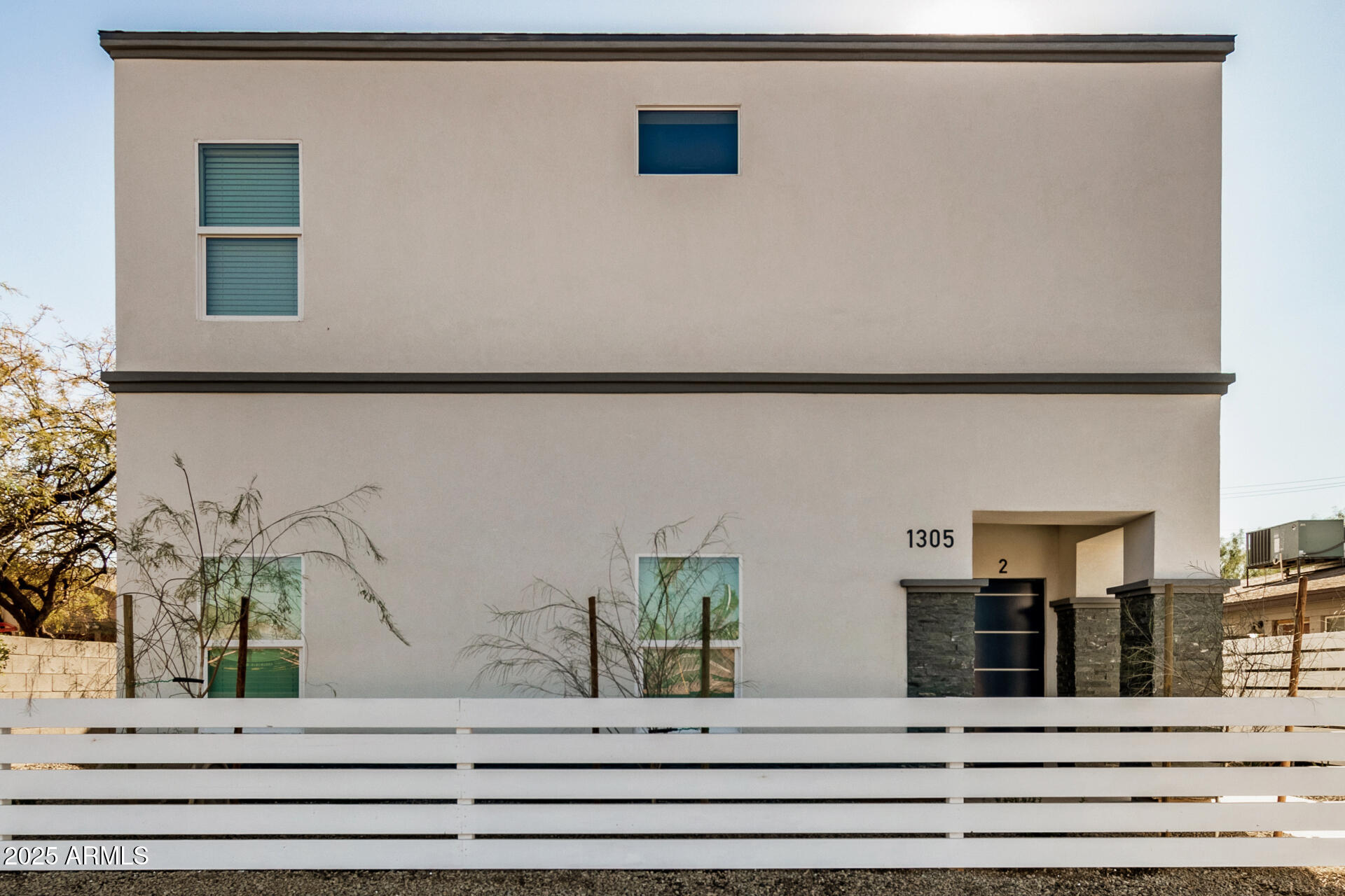 1305 E Madison Street Property Photo 2