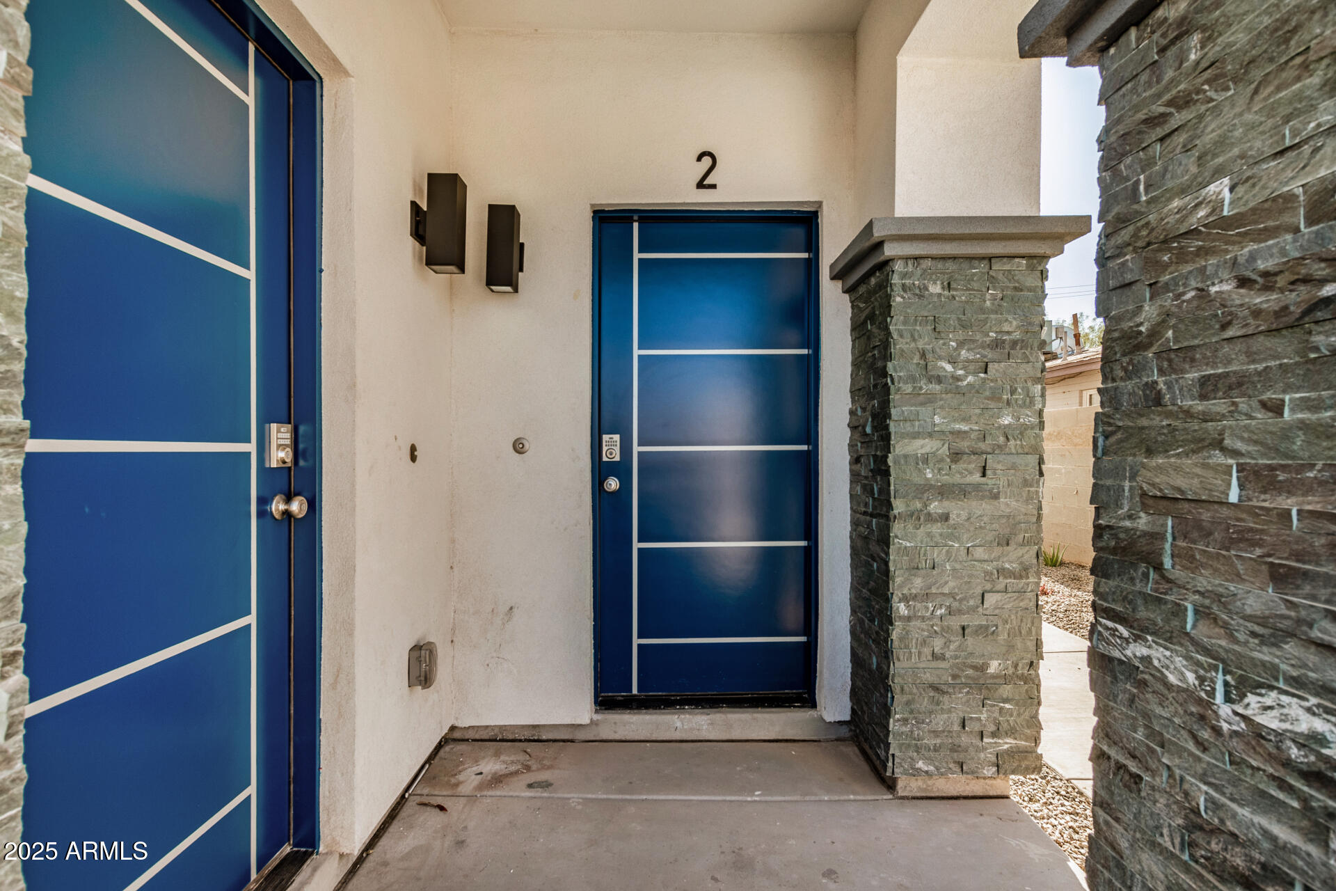 1305 E Madison Street Property Photo 3