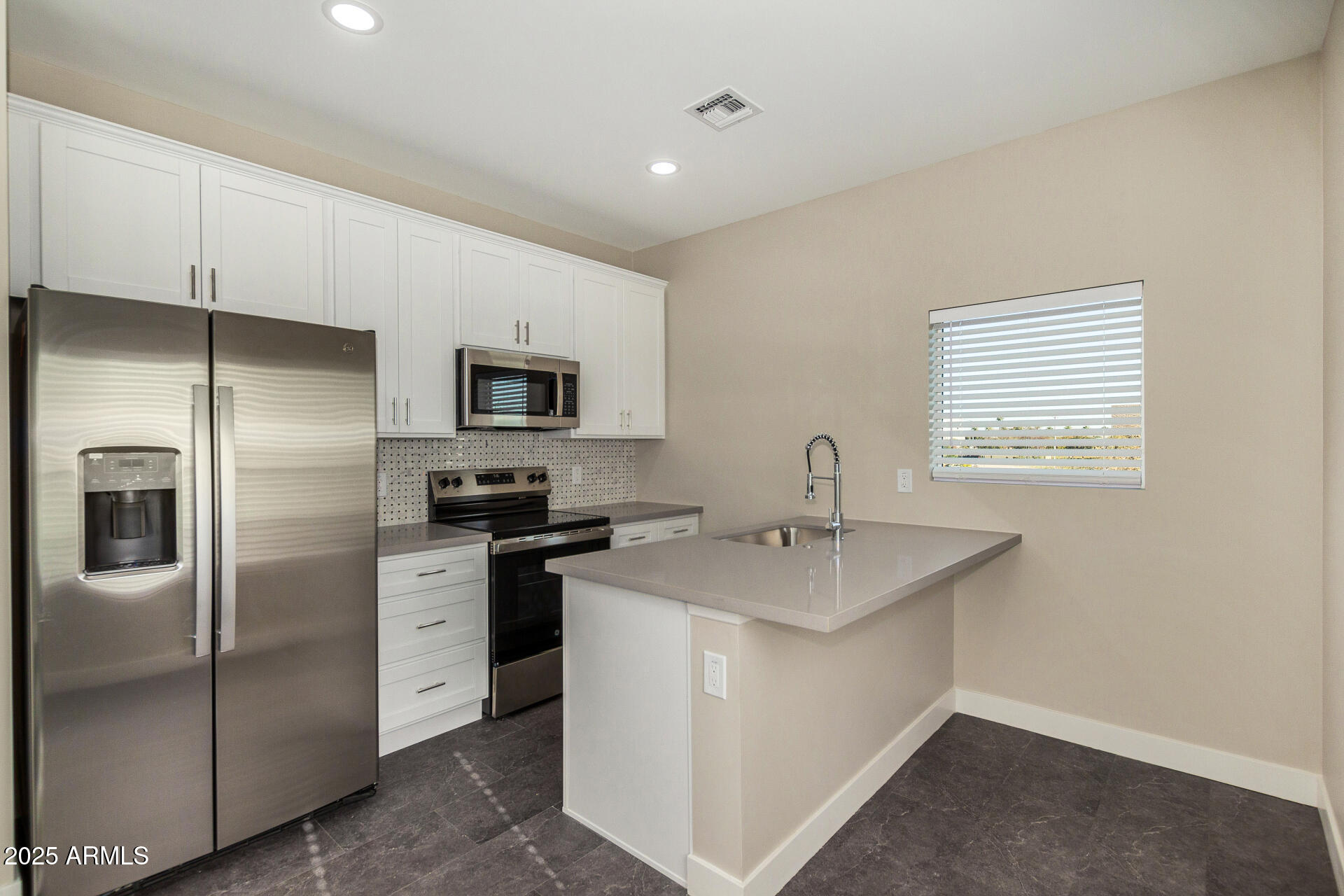 1305 E Madison Street Property Photo 7