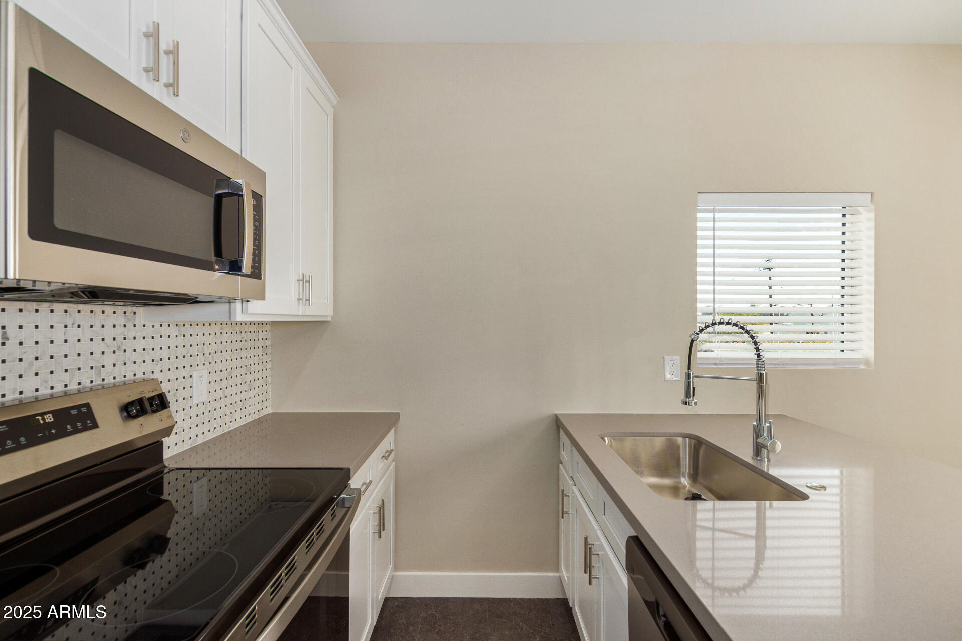 1305 E Madison Street Property Photo 8