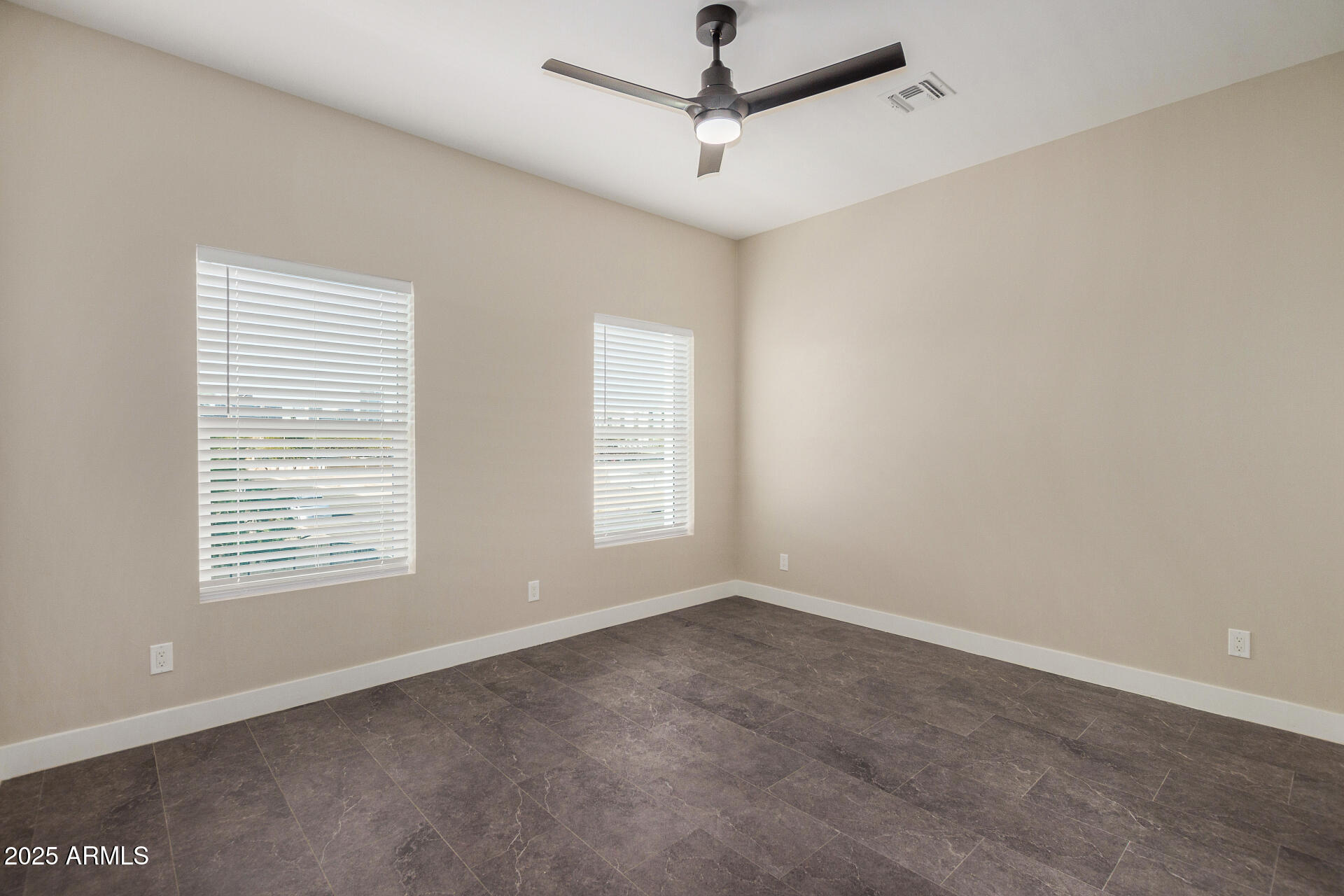 1305 E Madison Street Property Photo 11