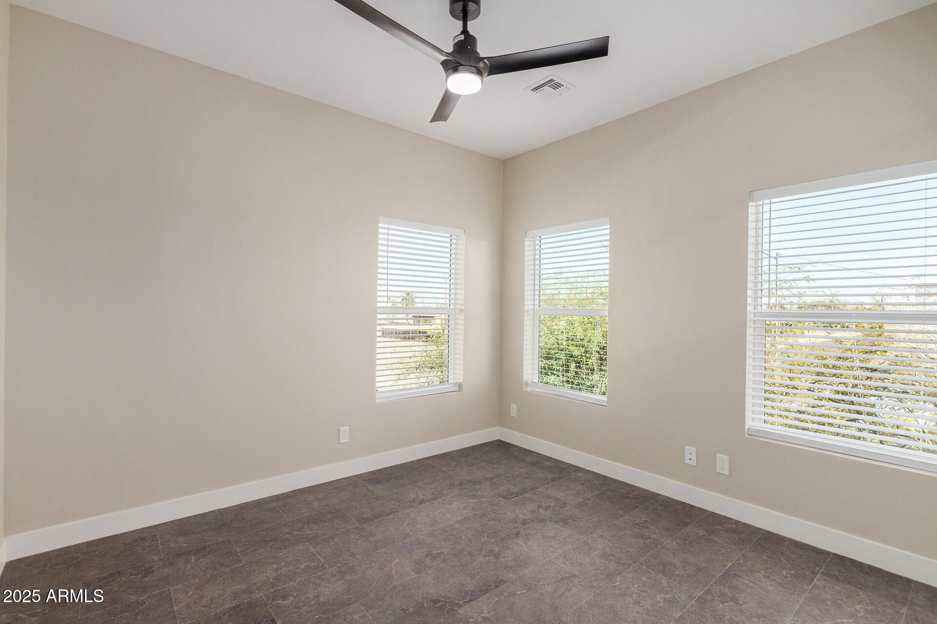 1305 E Madison Street Property Photo 16