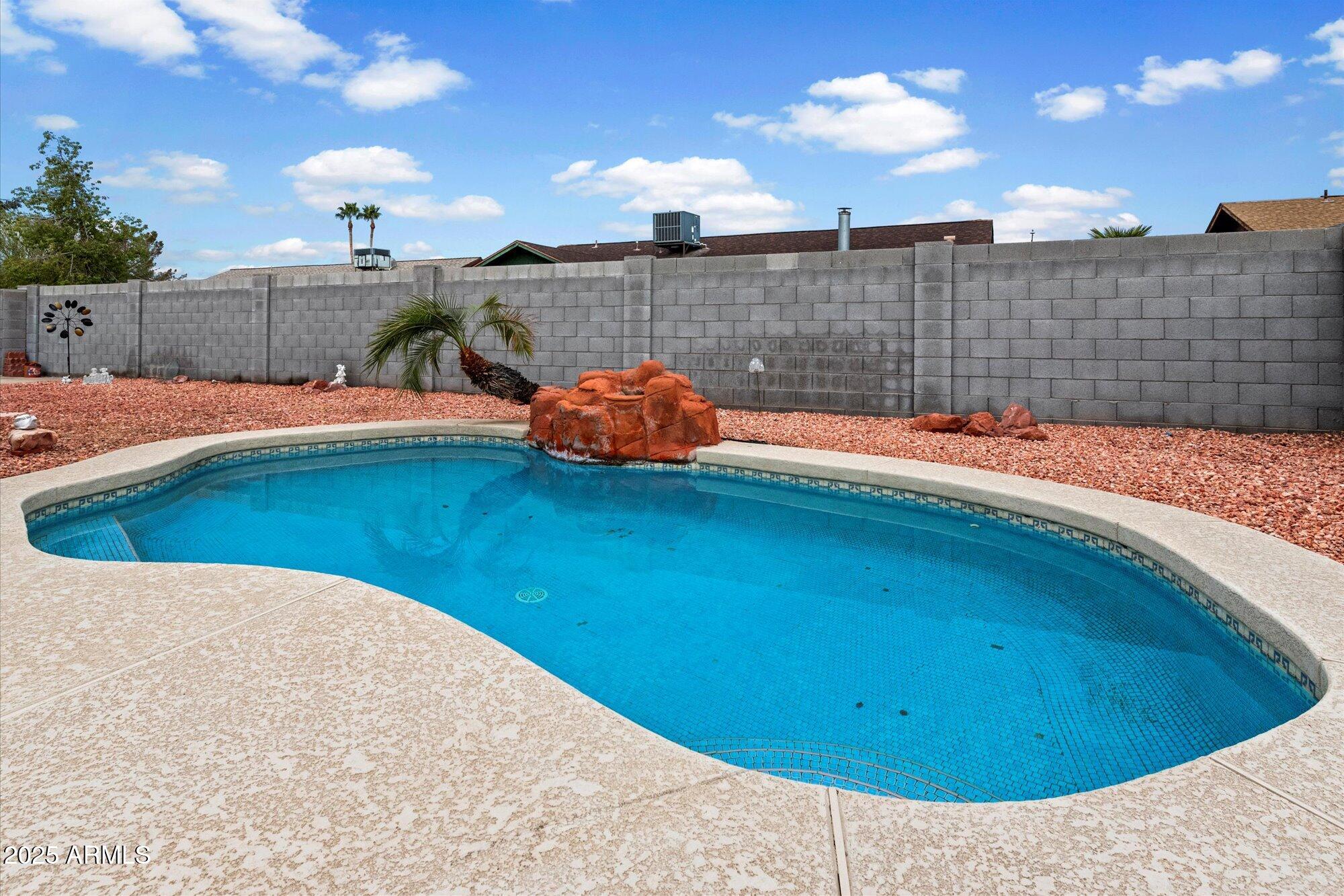 6820 W Cameron Drive Property Photo 2