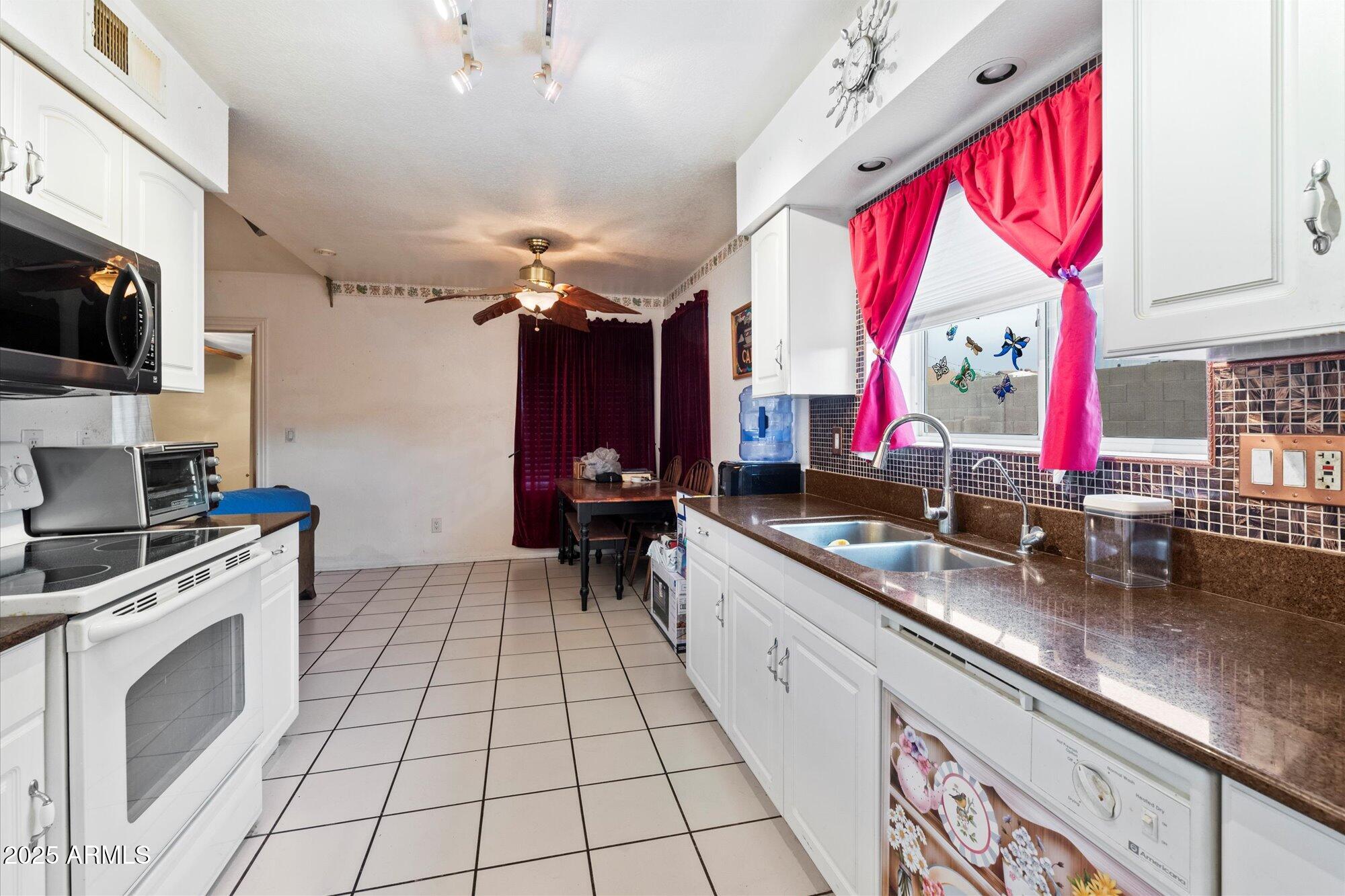6820 W Cameron Drive Property Photo 11