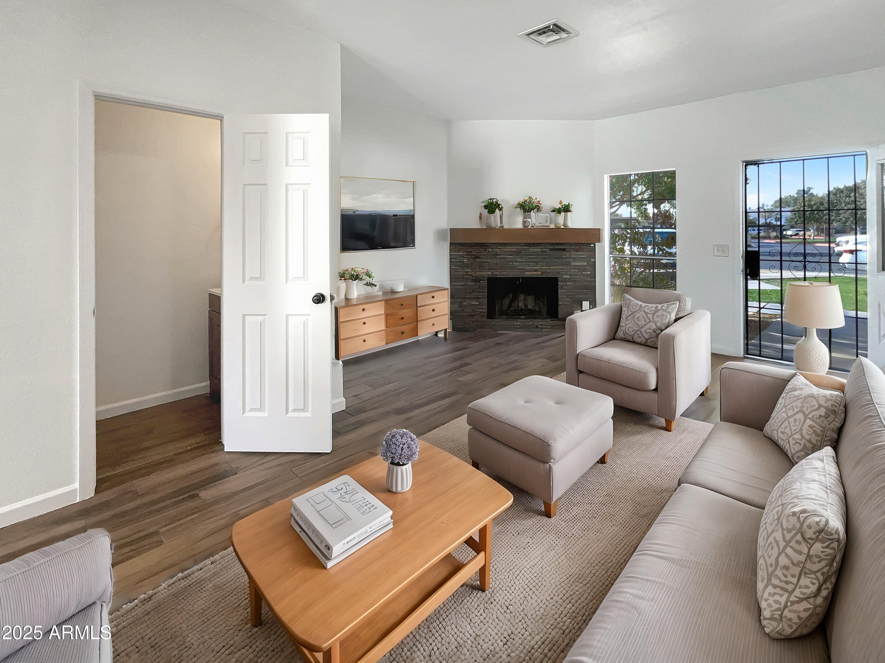 1601 N Saba Street Property Photo 2