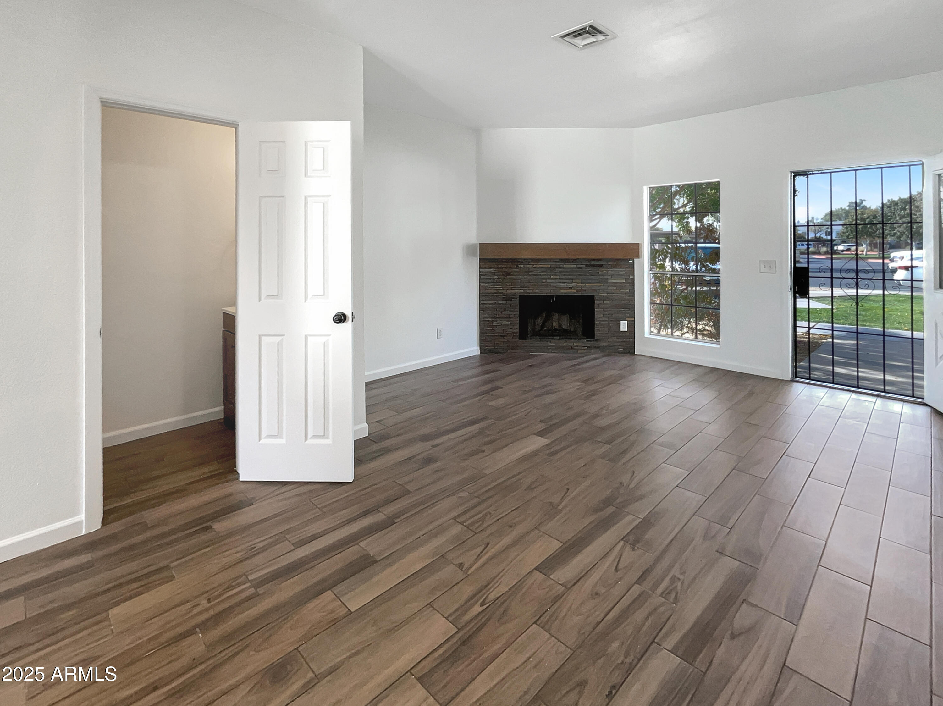 1601 N Saba Street Property Photo 3