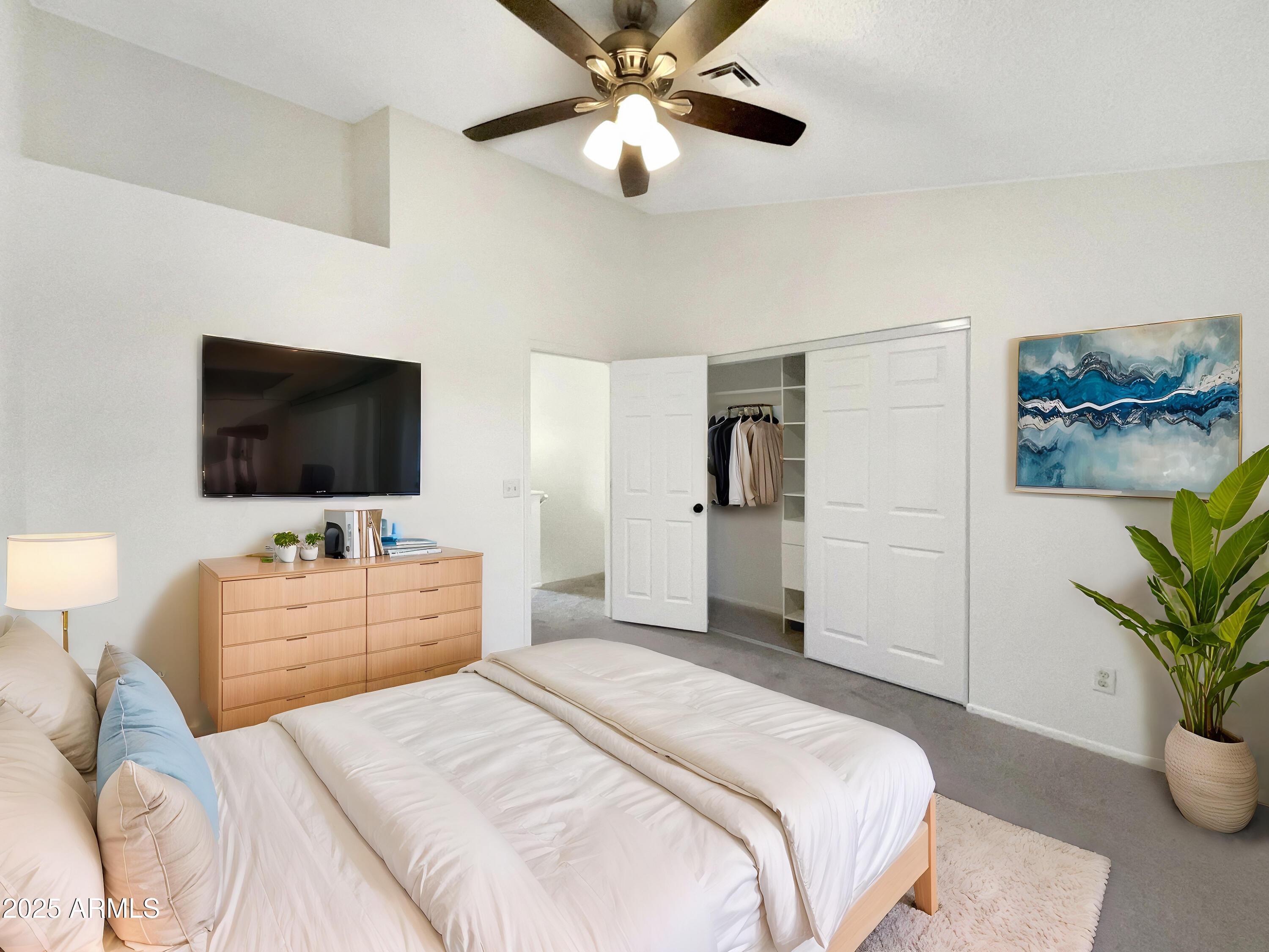 1601 N Saba Street Property Photo 4