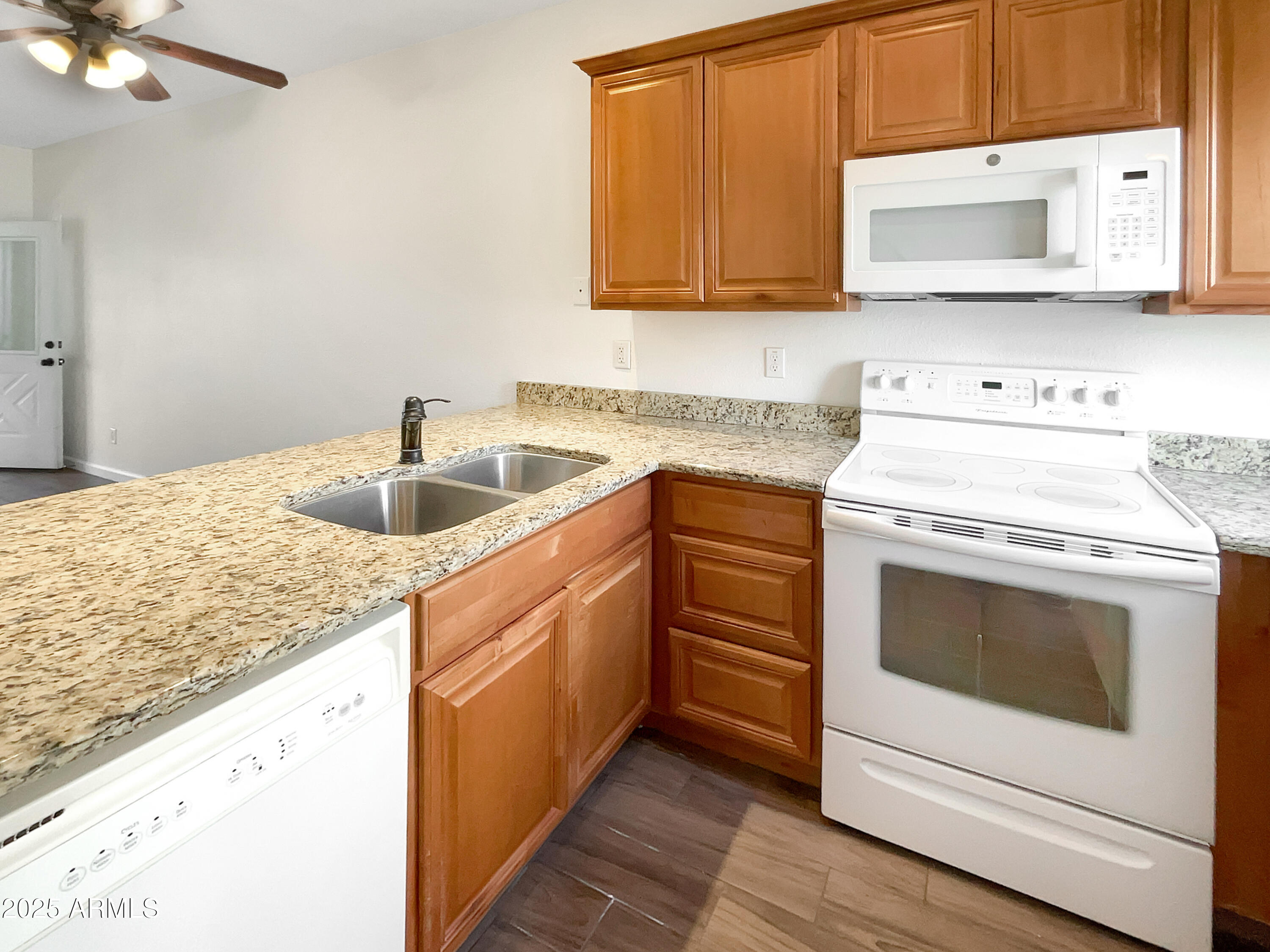 1601 N Saba Street Property Photo 6