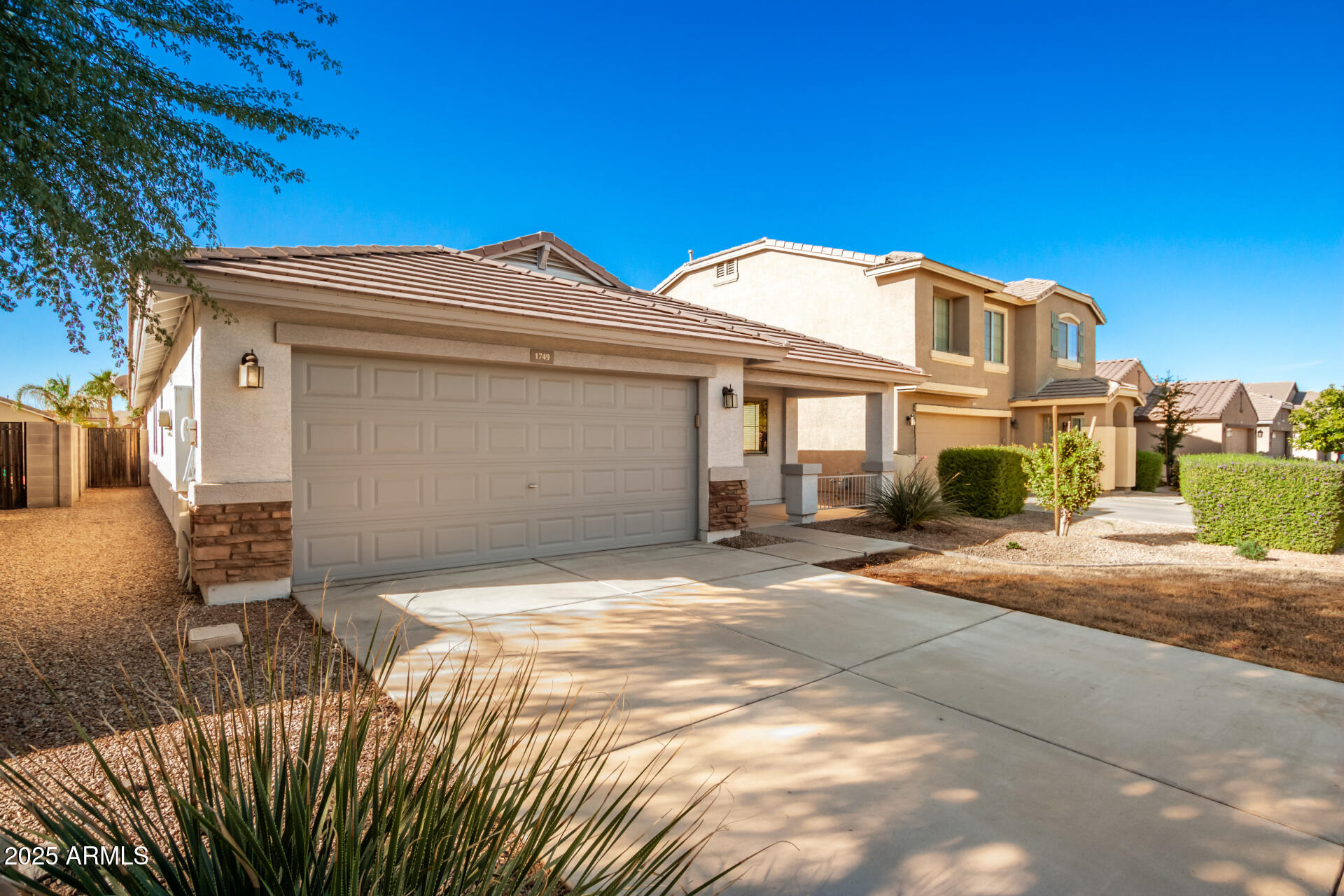 1749 W Desert Mountain Drive Property Photo 2