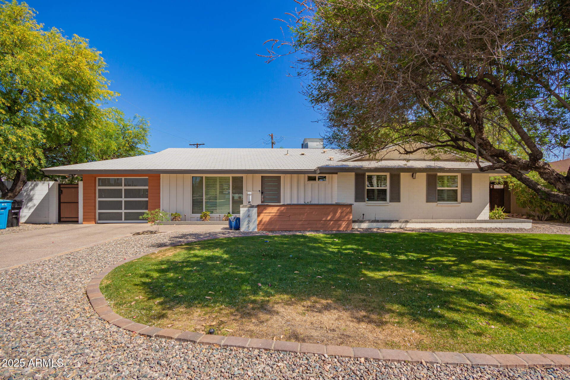 1422 W Colter Street Property Photo 1