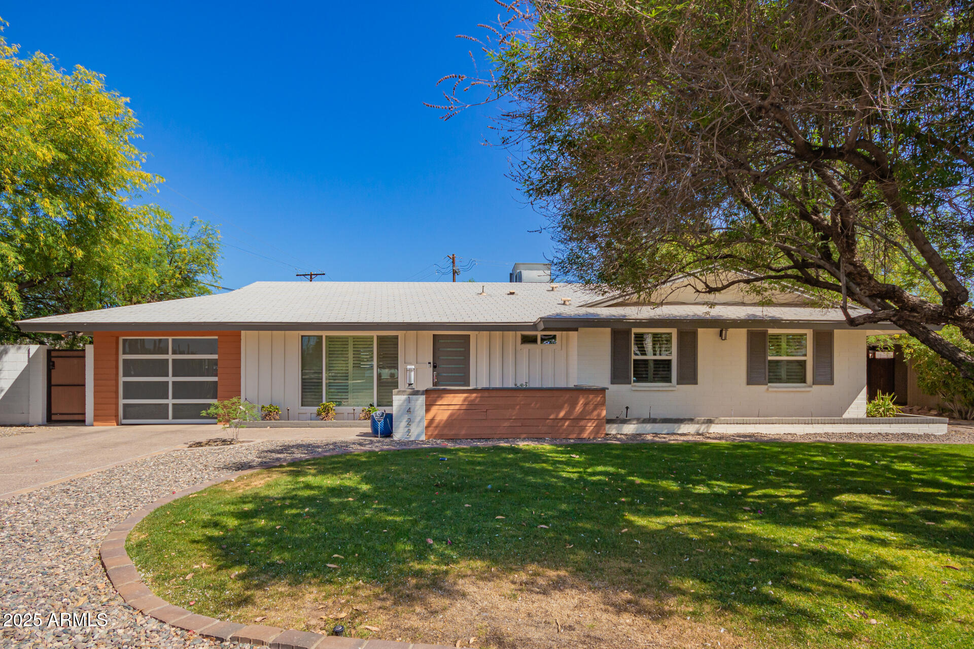 1422 W Colter Street Property Photo 2