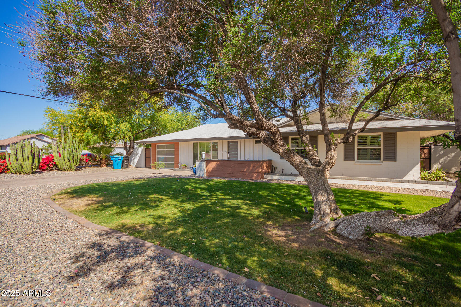 1422 W Colter Street Property Photo 5