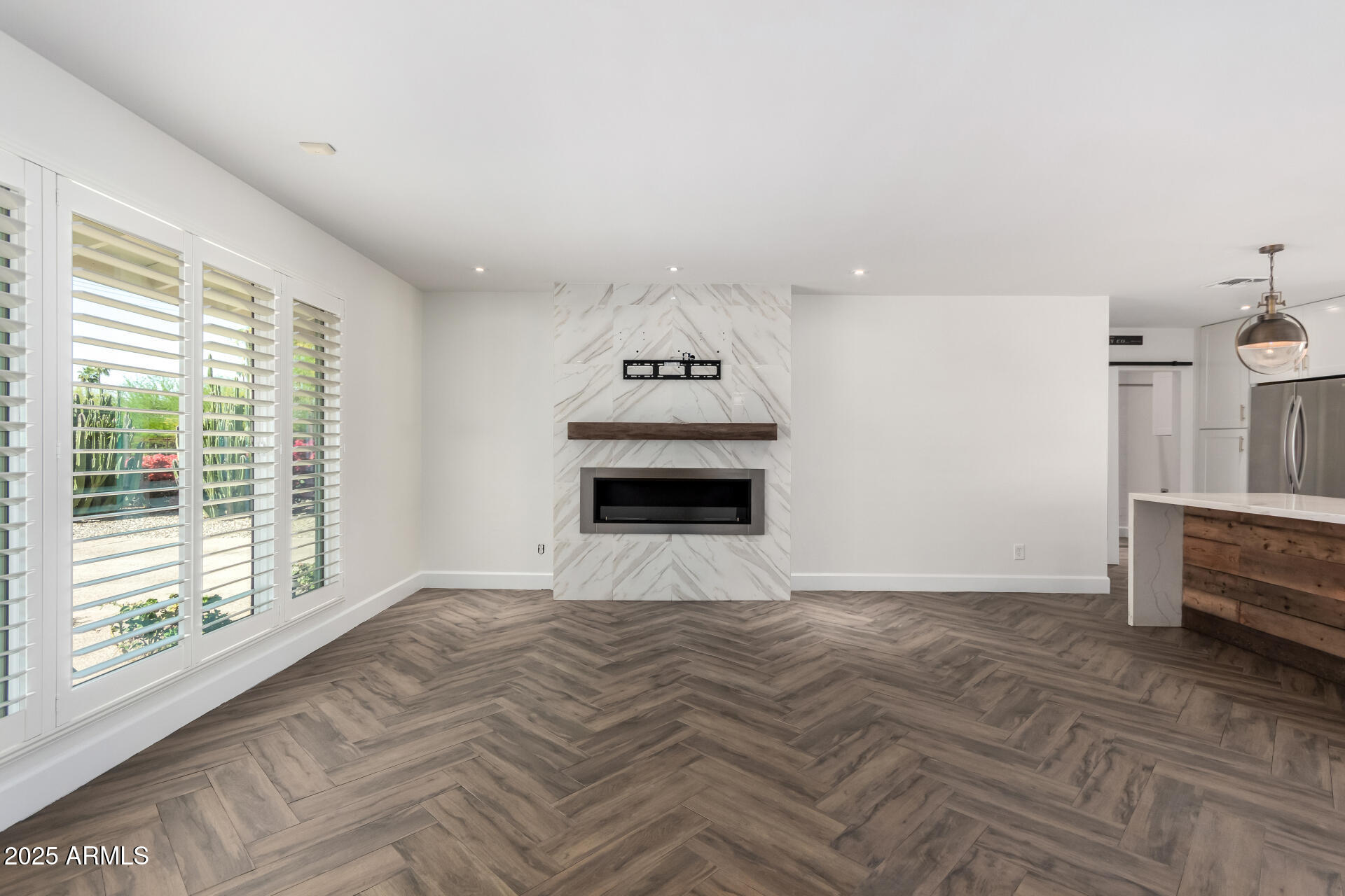 1422 W Colter Street Property Photo 8