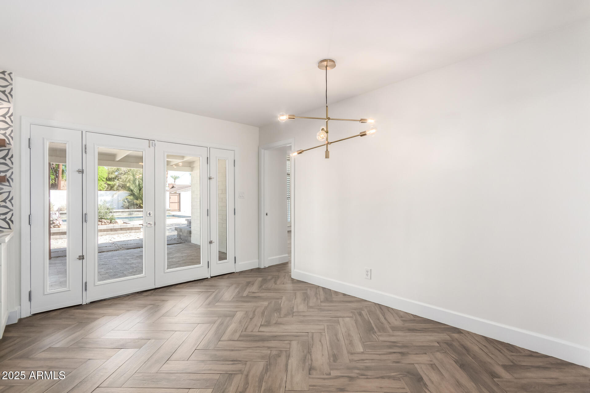1422 W Colter Street Property Photo 10