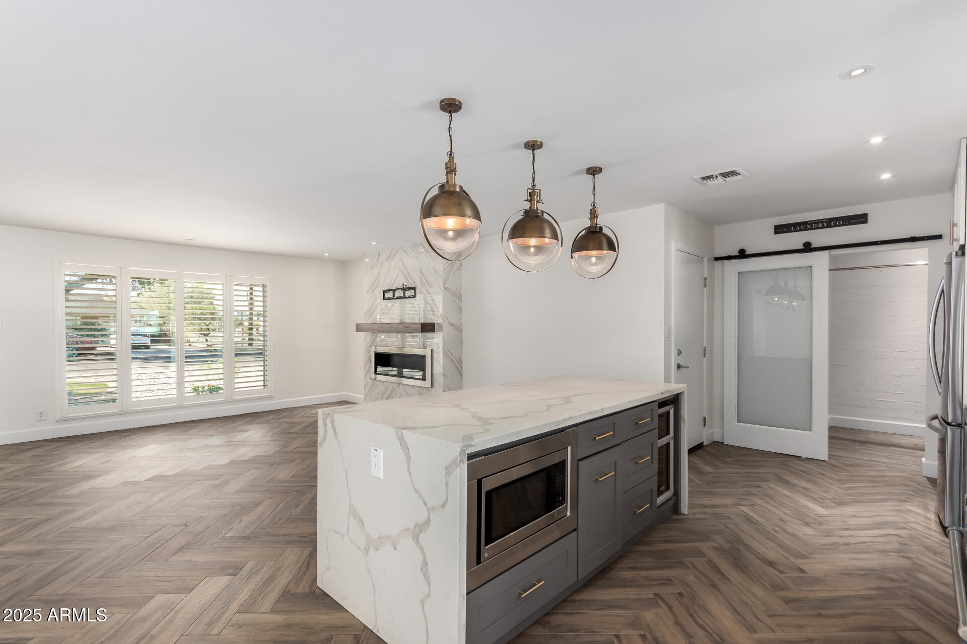 1422 W Colter Street Property Photo 15