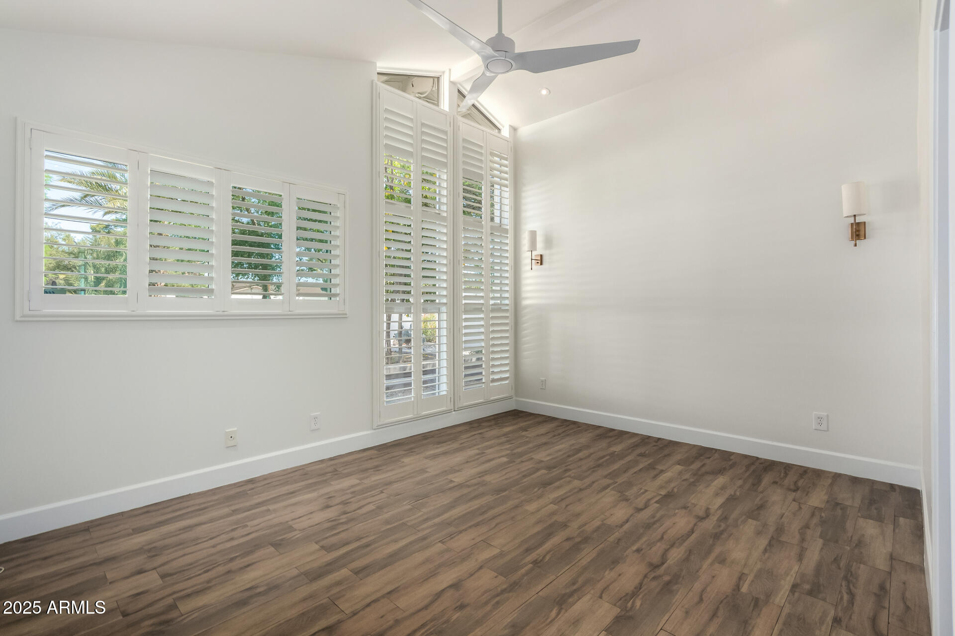 1422 W Colter Street Property Photo 17