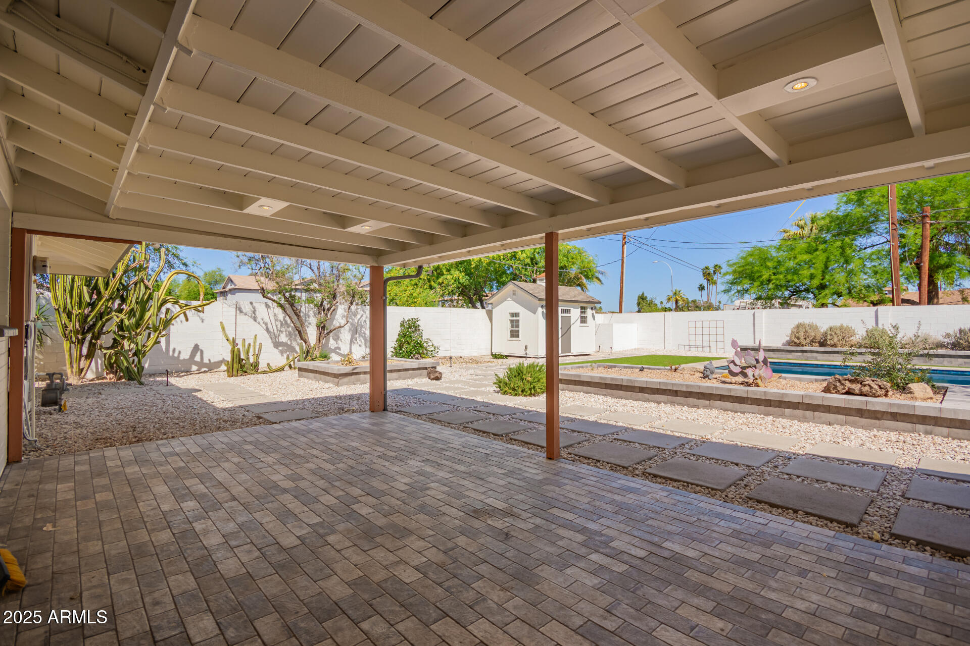 1422 W Colter Street Property Photo 33