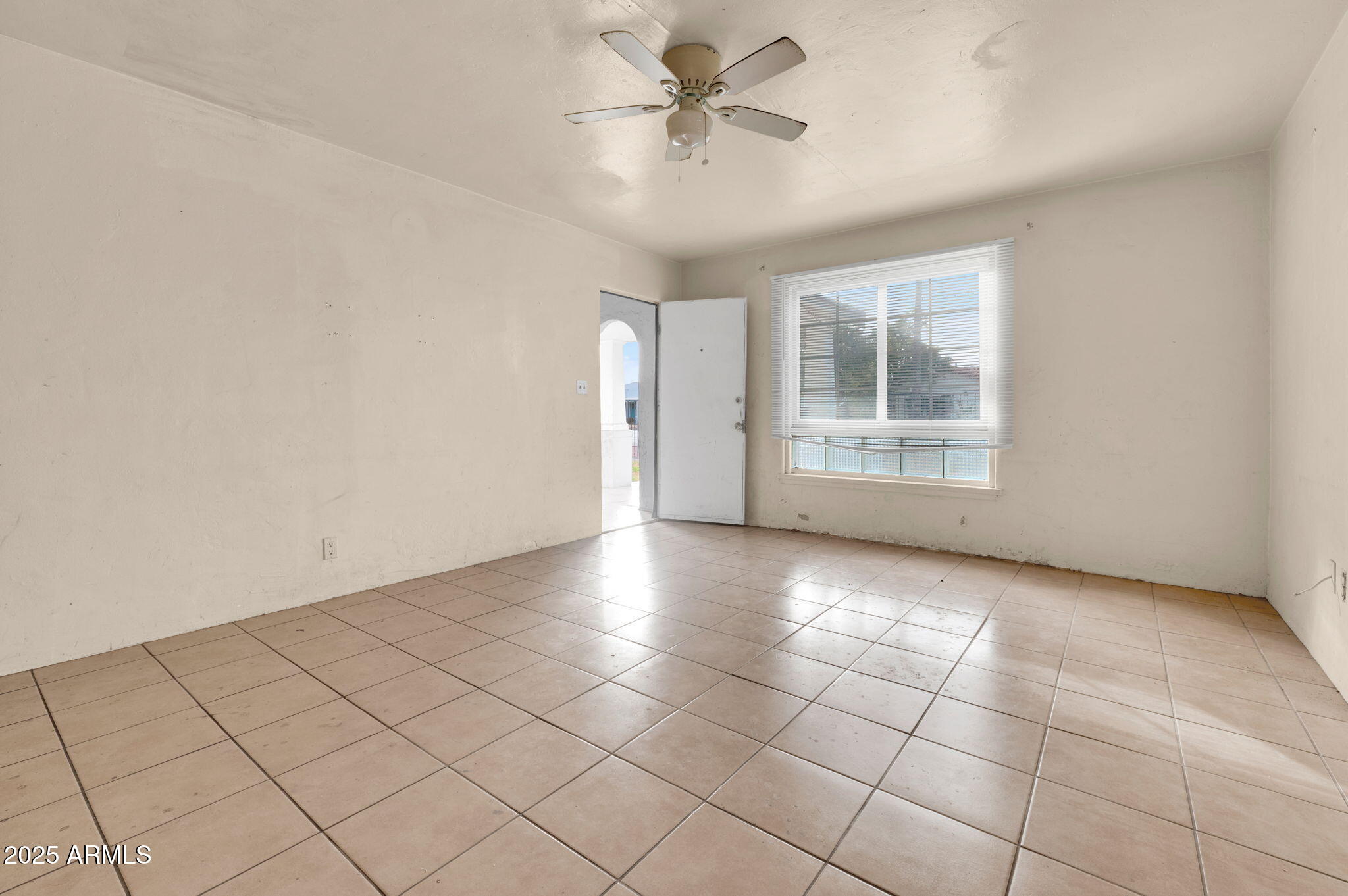 1026 E Clarendon Avenue Property Photo 19