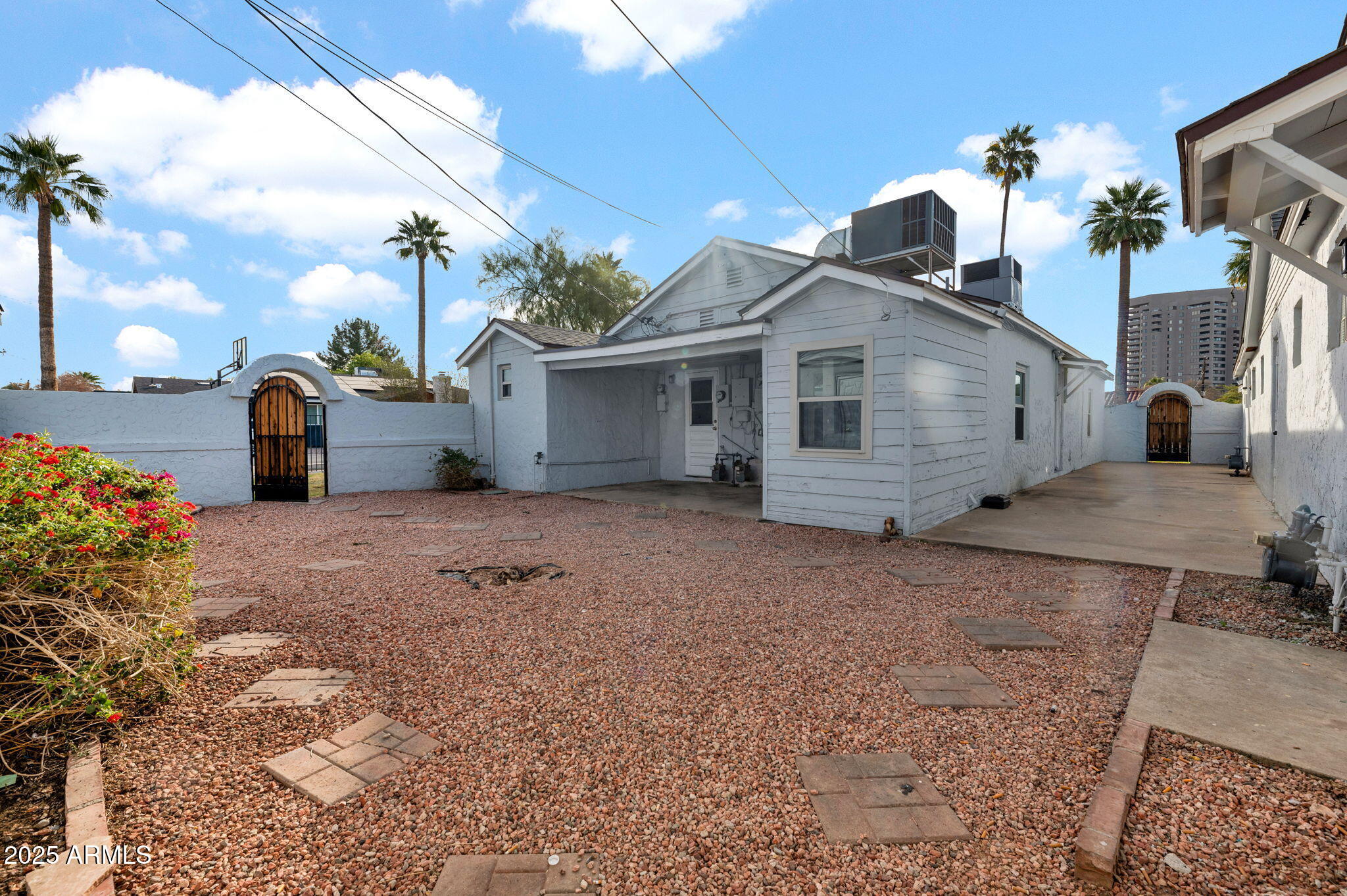 1026 E Clarendon Avenue Property Photo 23