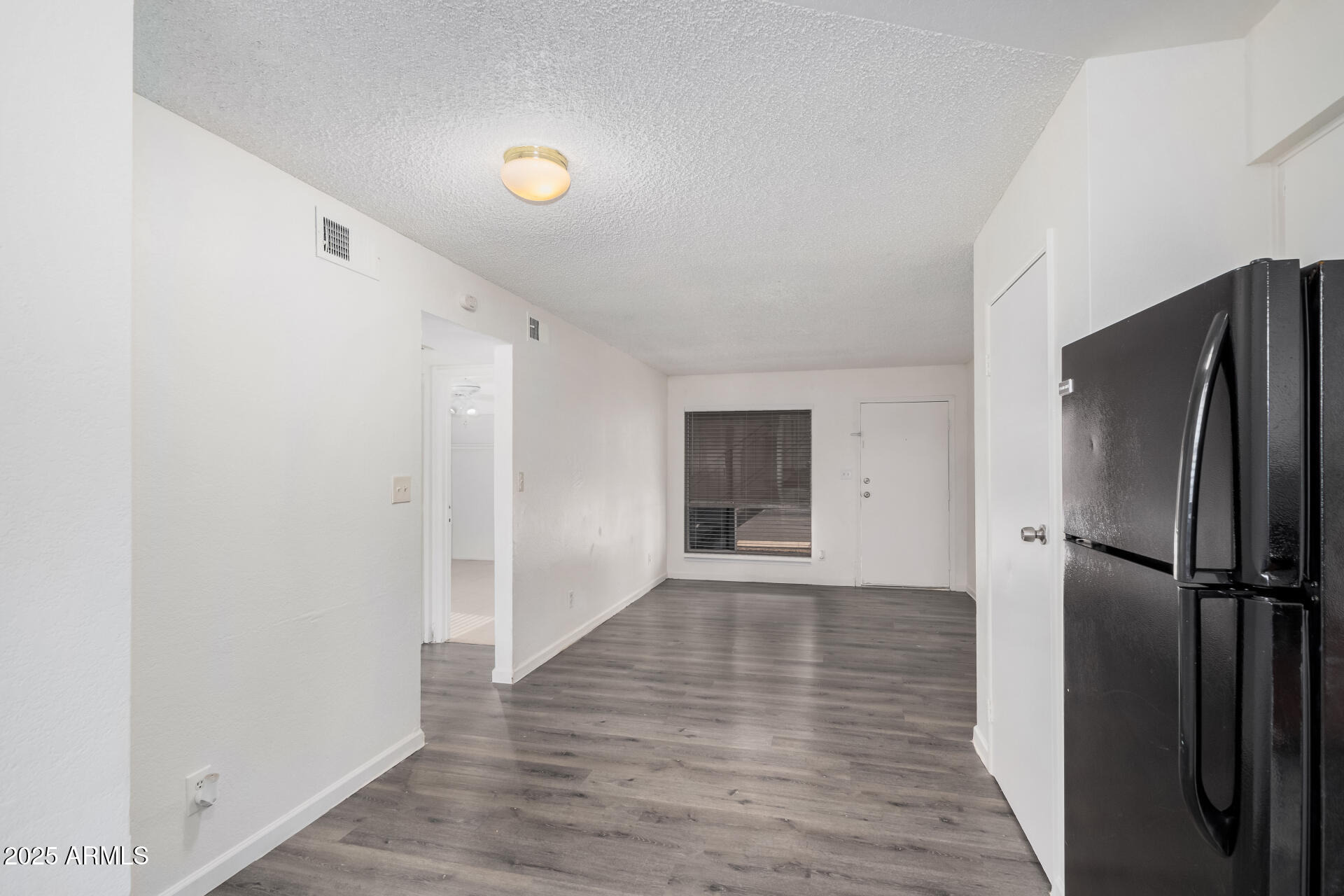 327 E Vine Circle Property Photo 6