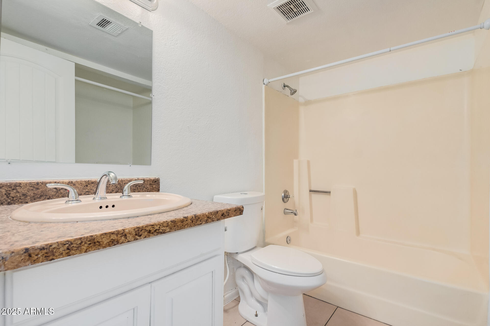 327 E Vine Circle Property Photo 9