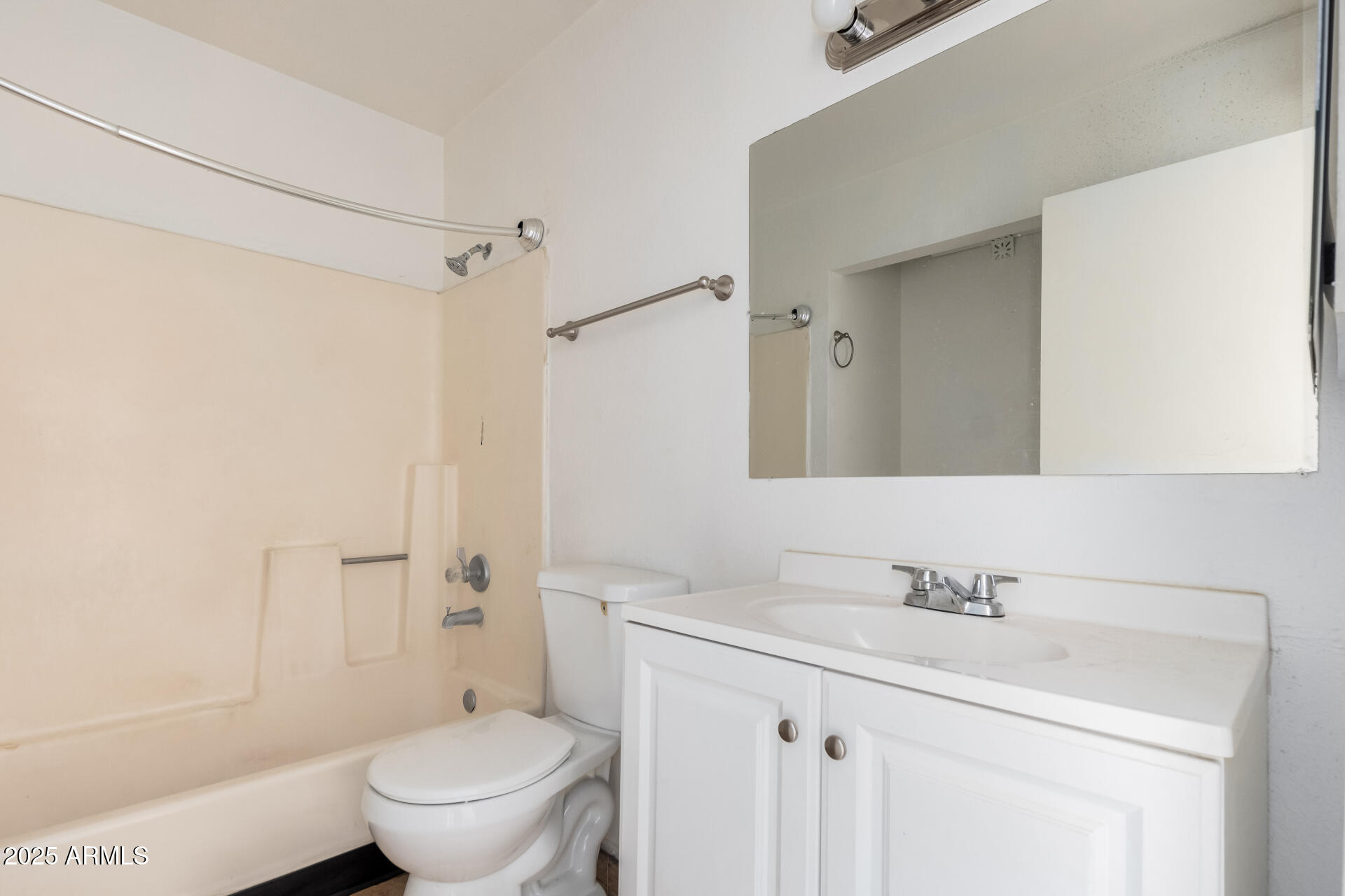 327 E Vine Circle Property Photo 13