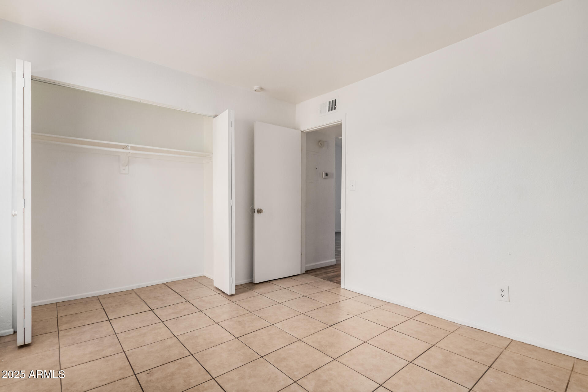 327 E Vine Circle Property Photo 16