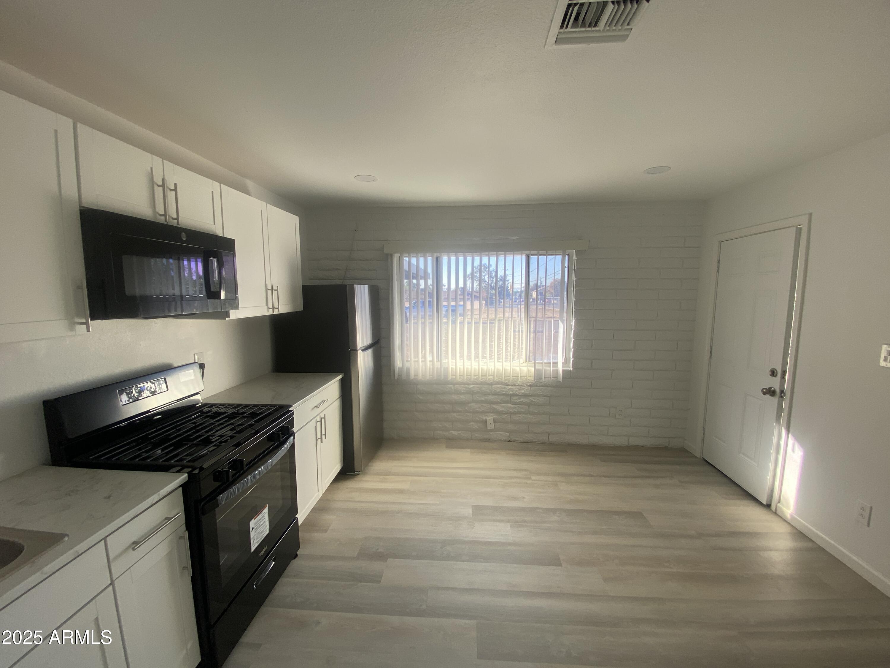 9201 N 12th Street Property Photo 10