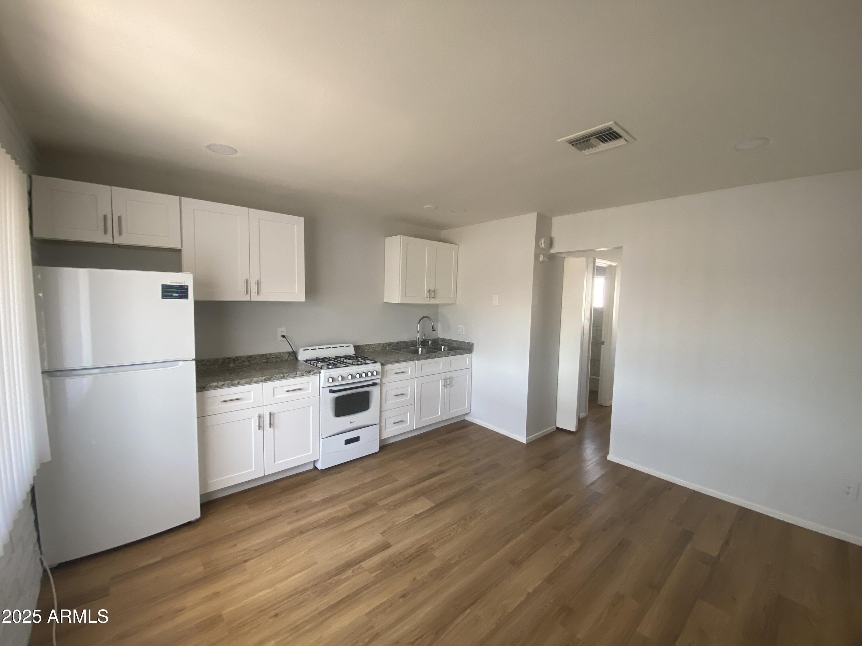 9201 N 12th Street Property Photo 12