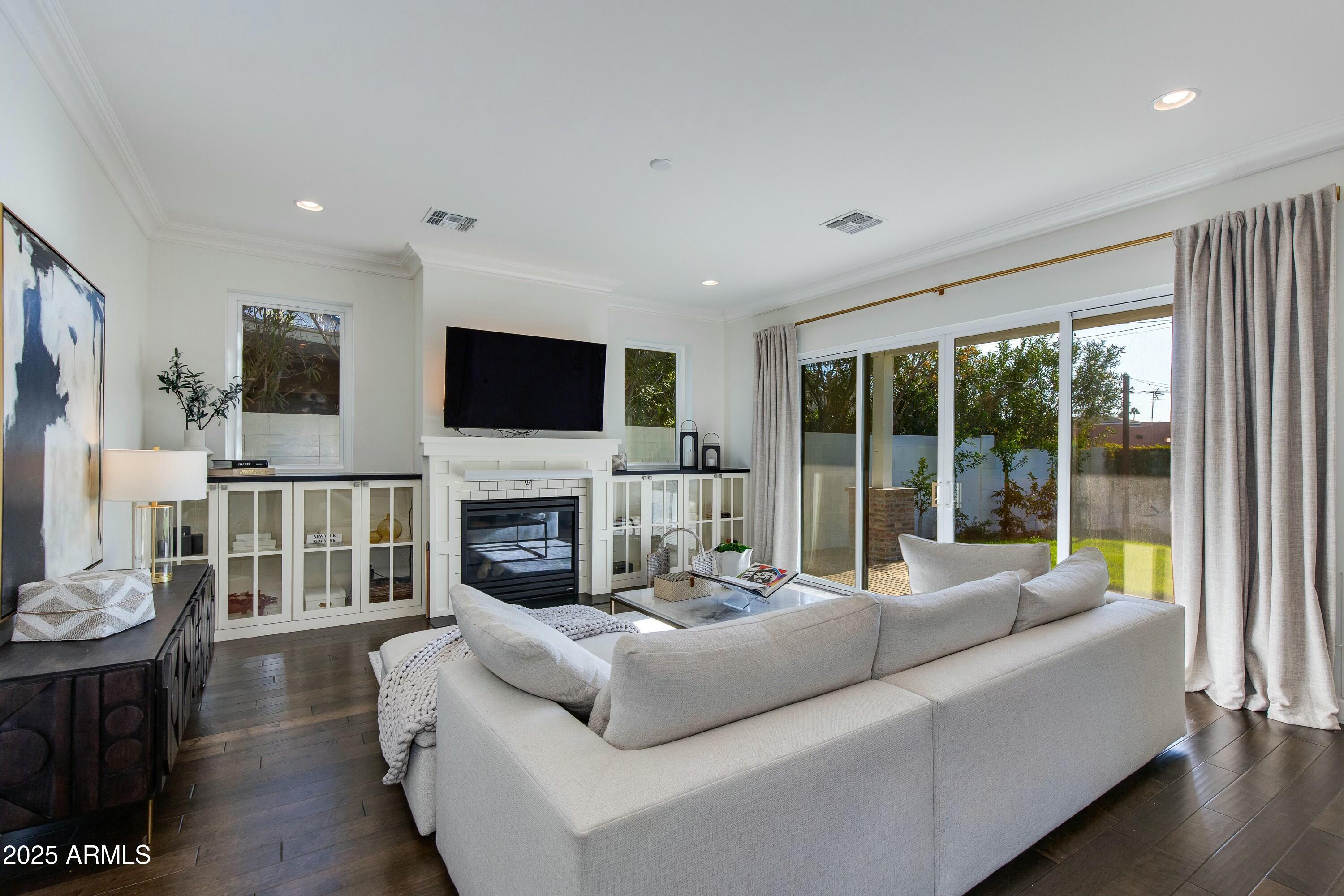 4643 E Montecito Avenue Property Photo 8