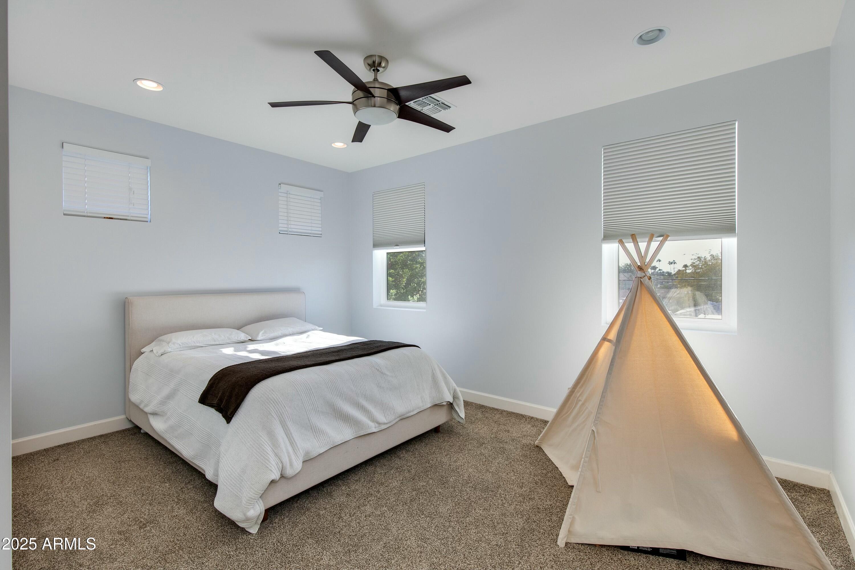 4643 E Montecito Avenue Property Photo 13