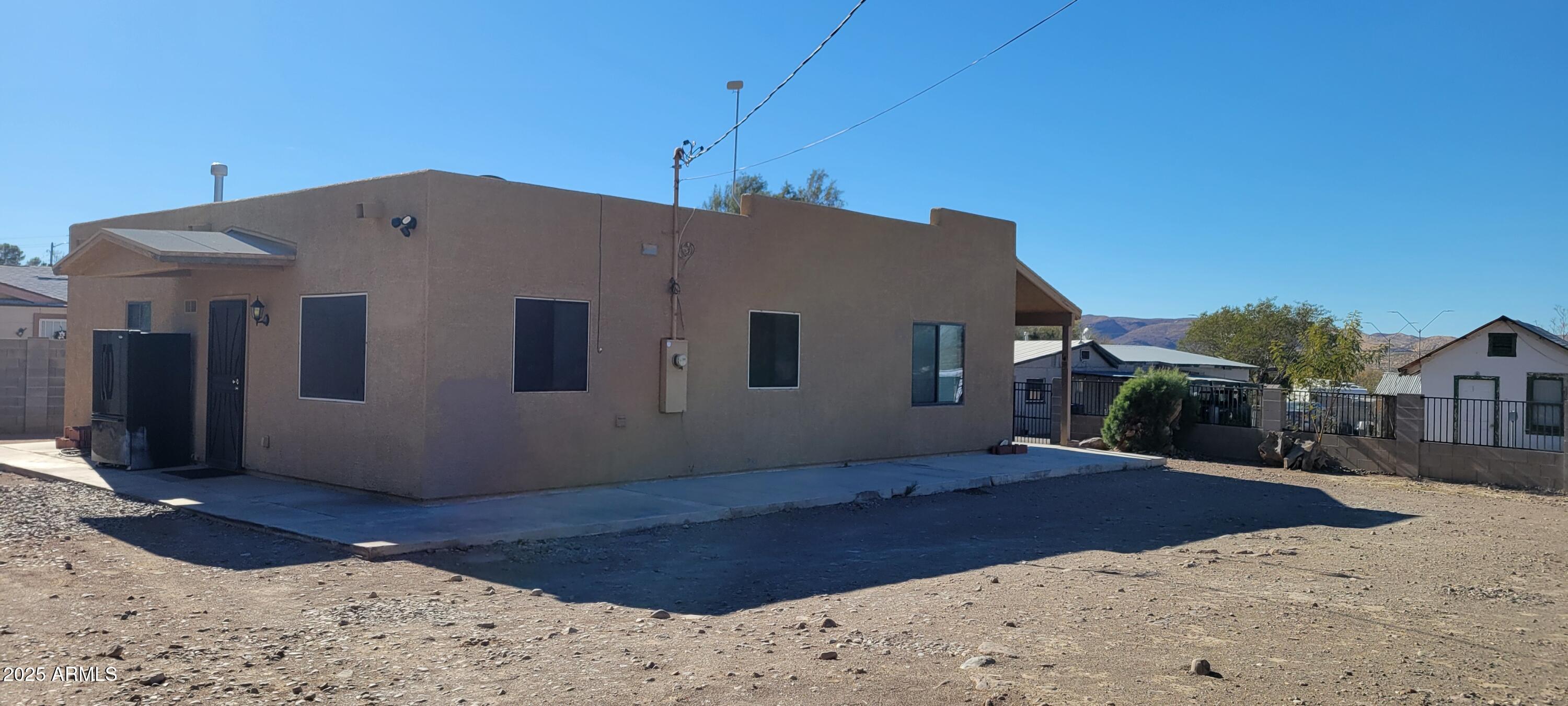321 S Bridge Street Property Photo