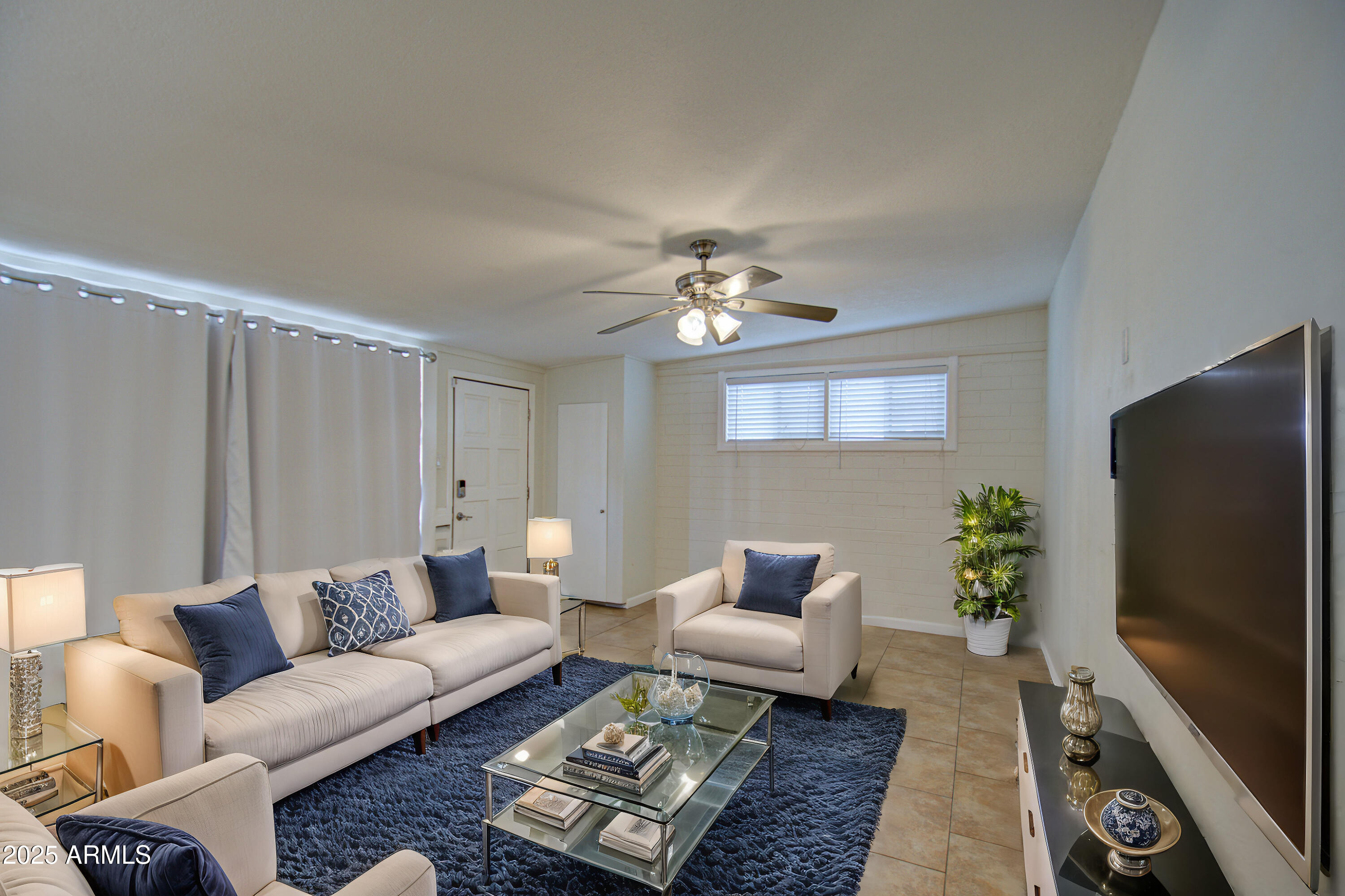 2937 E Osborn Road Property Photo 6